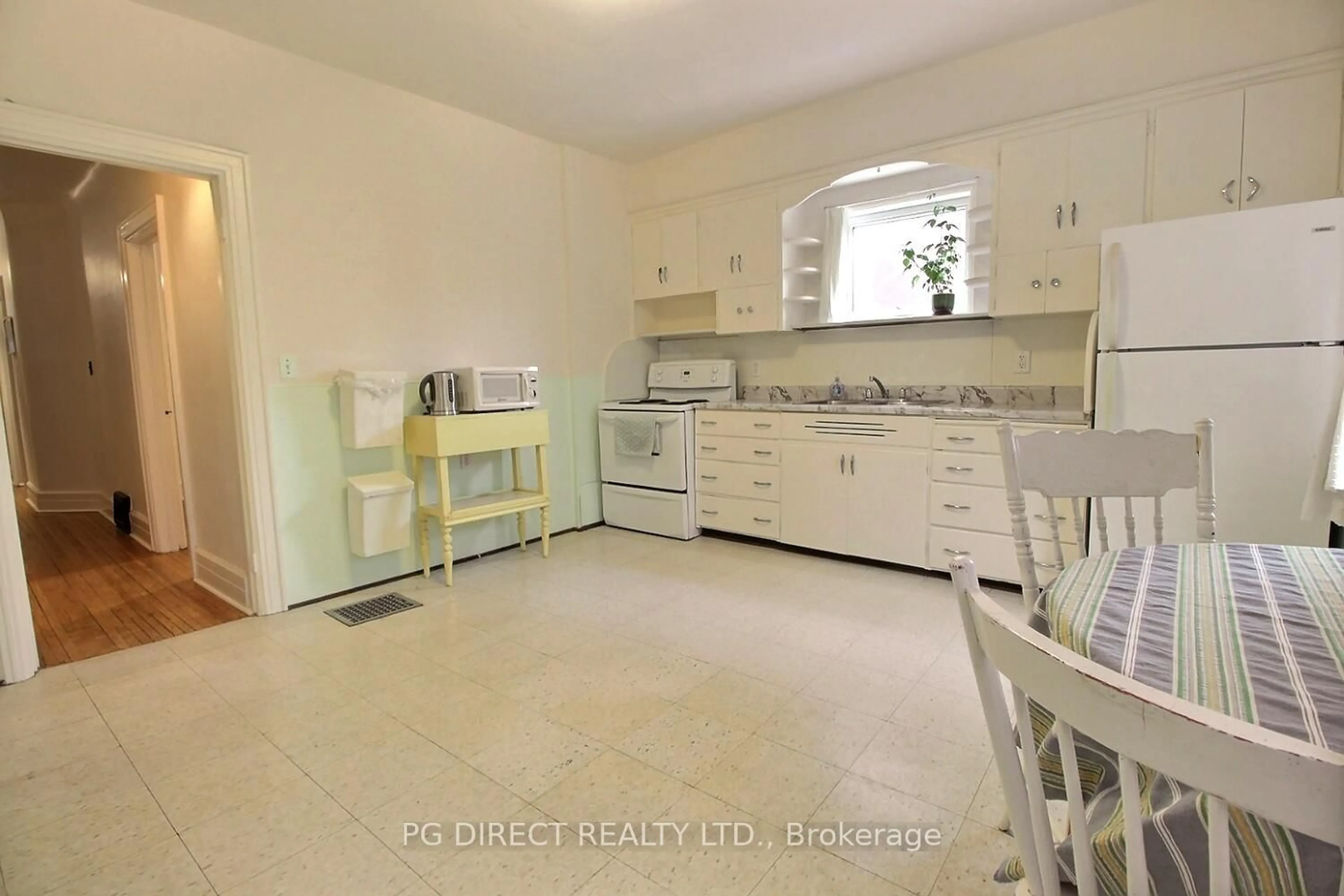 Standard kitchen, ceramic/tile floor for 62 Moutray St, Toronto Ontario M6K 1W5