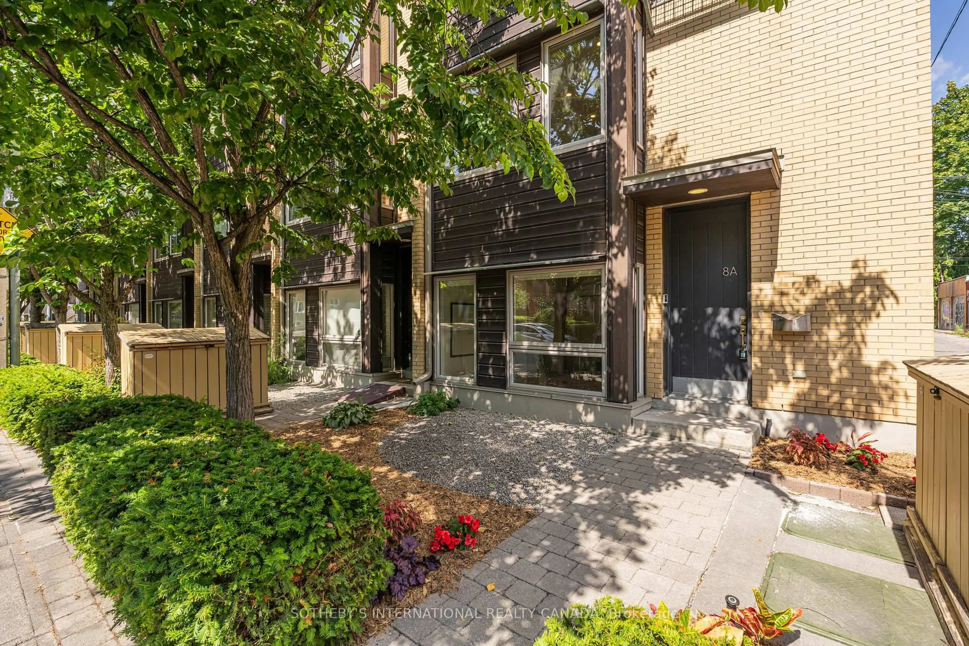 Unknown for 8A Cecil St, Toronto Ontario M5T 3B1