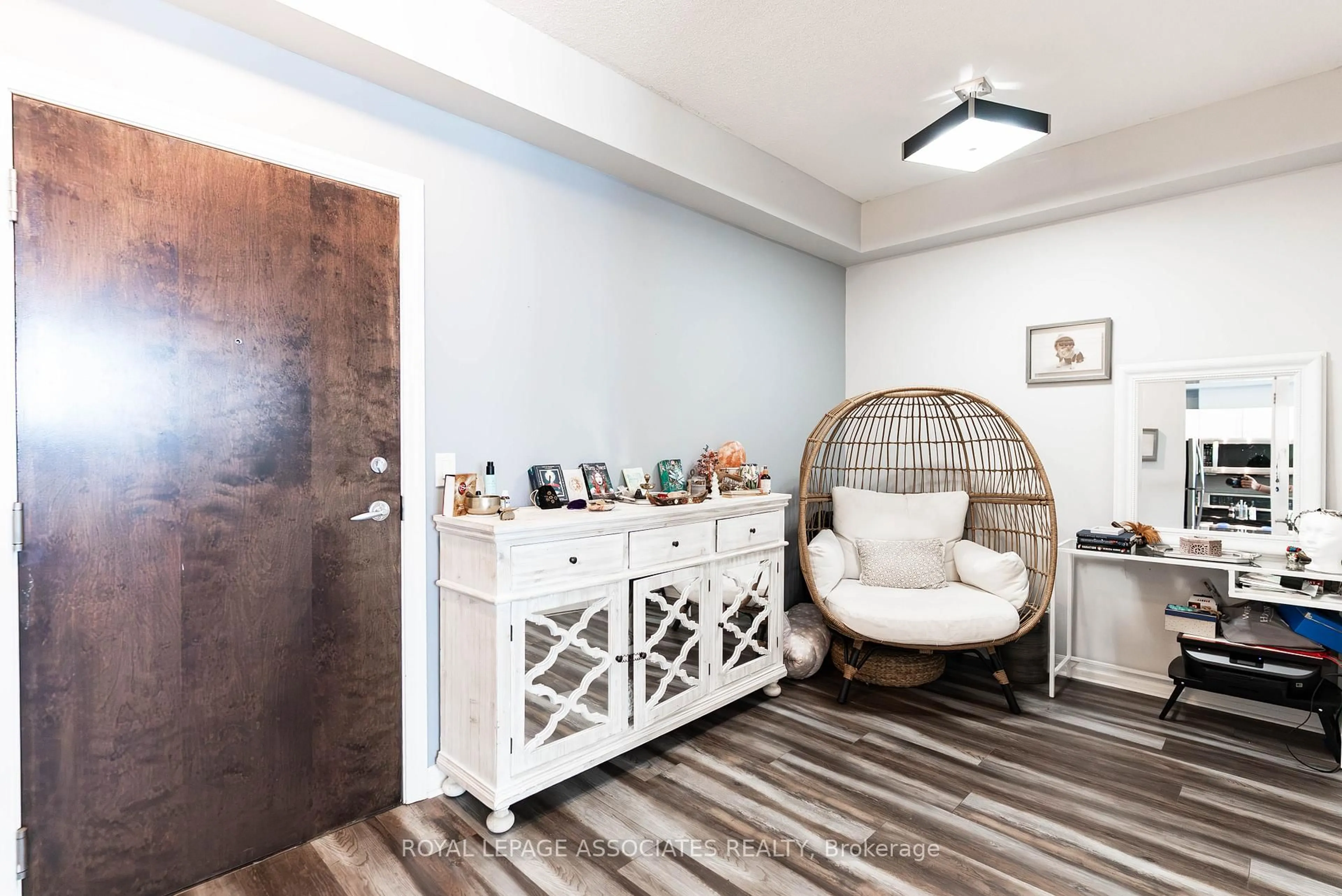 Indoor entryway for 16 Yonge St #2407, Toronto Ontario M5E 2A1