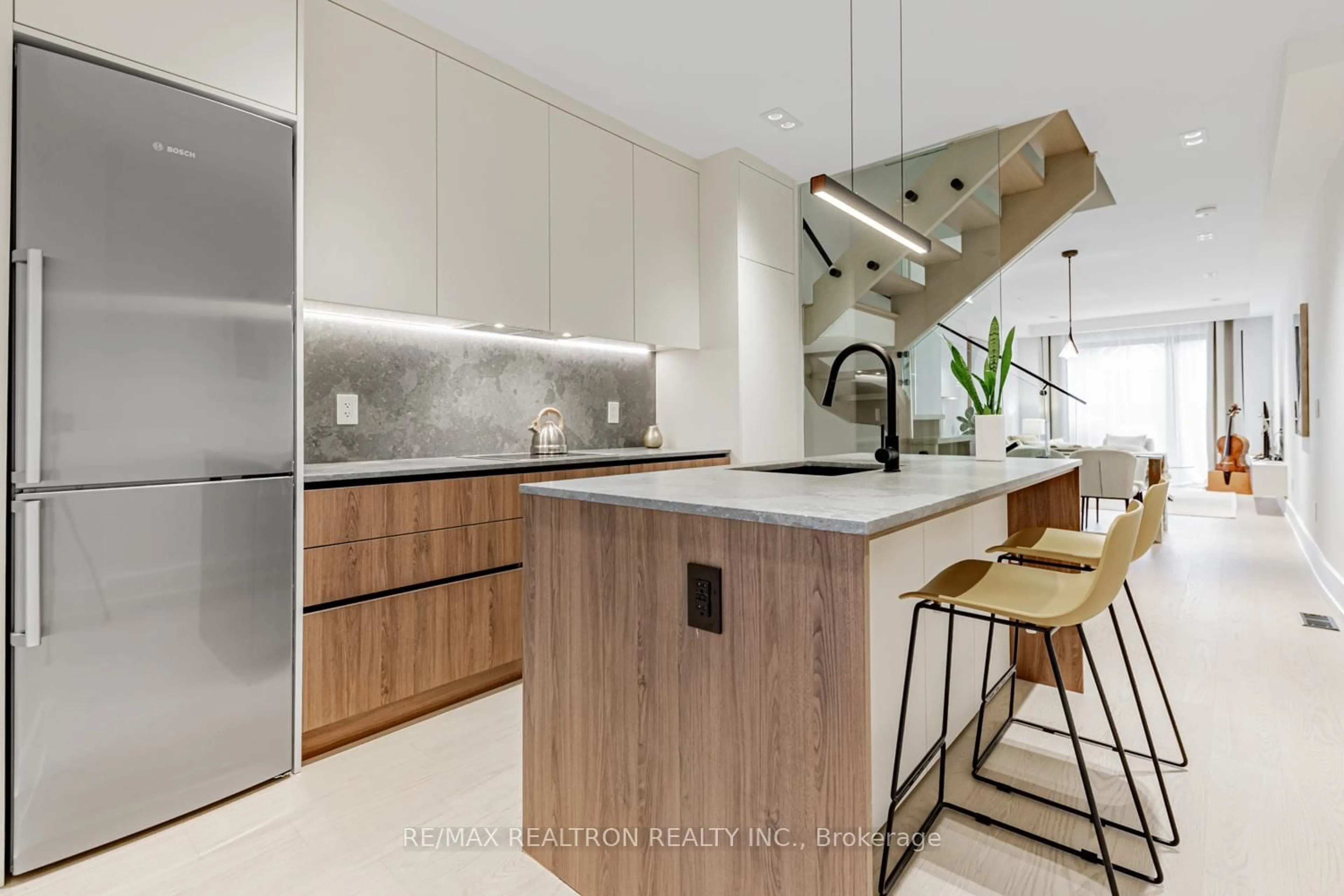 Contemporary kitchen, unknown for 673 Crawford St, Toronto Ontario M6G 3K1