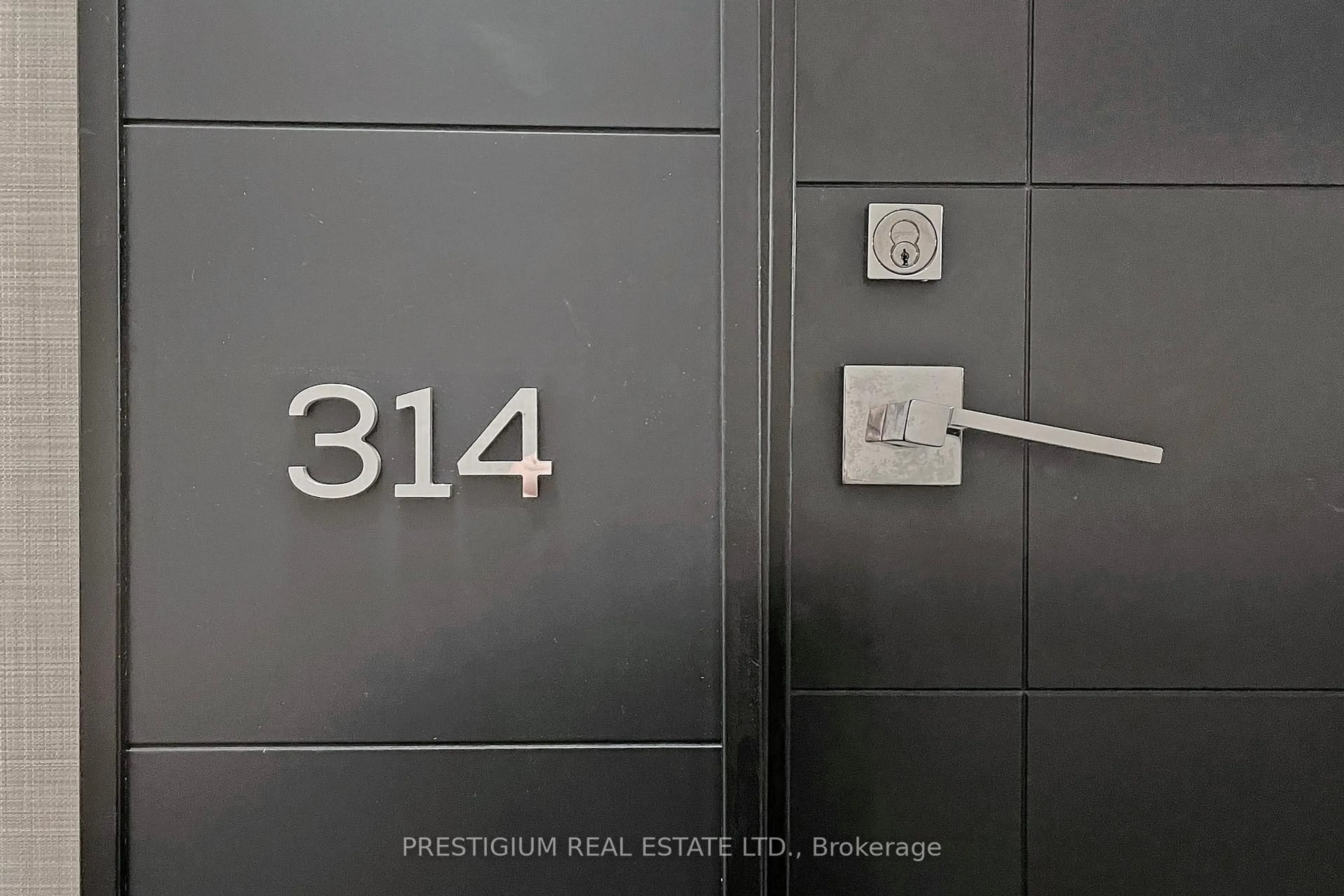 Indoor foyer for 98 Lillian St #314, Toronto Ontario M4S 0A5