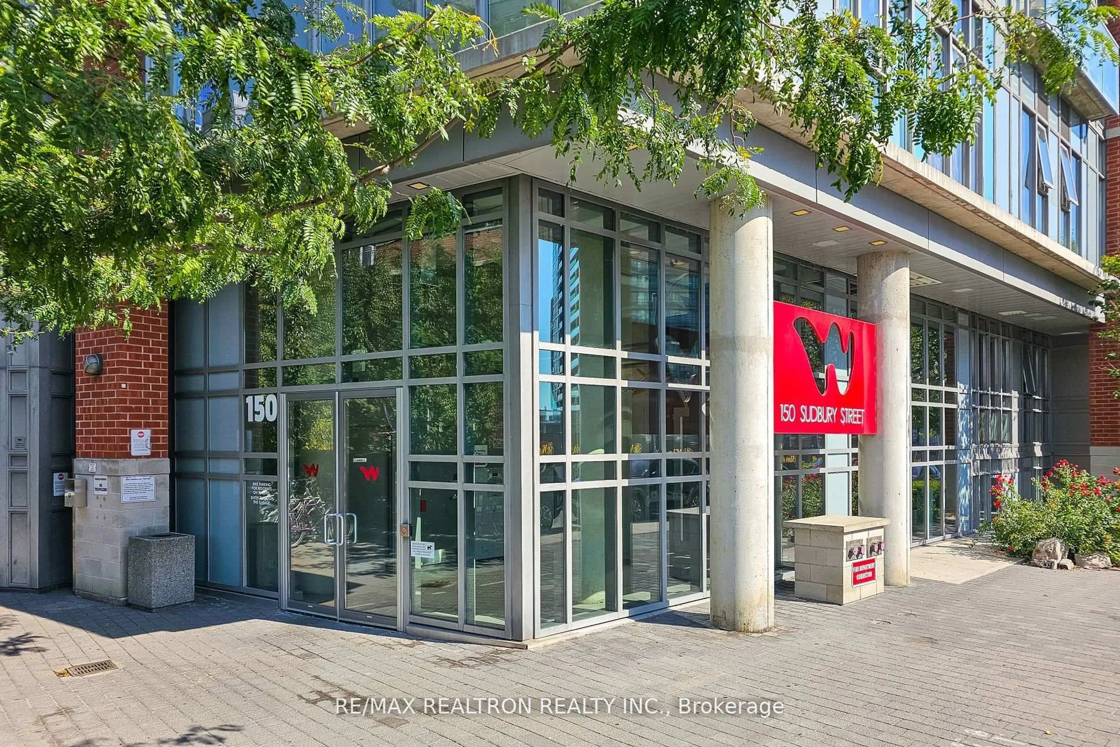 Indoor foyer for 150 Sudbury St #2005, Toronto Ontario M6J 3S8