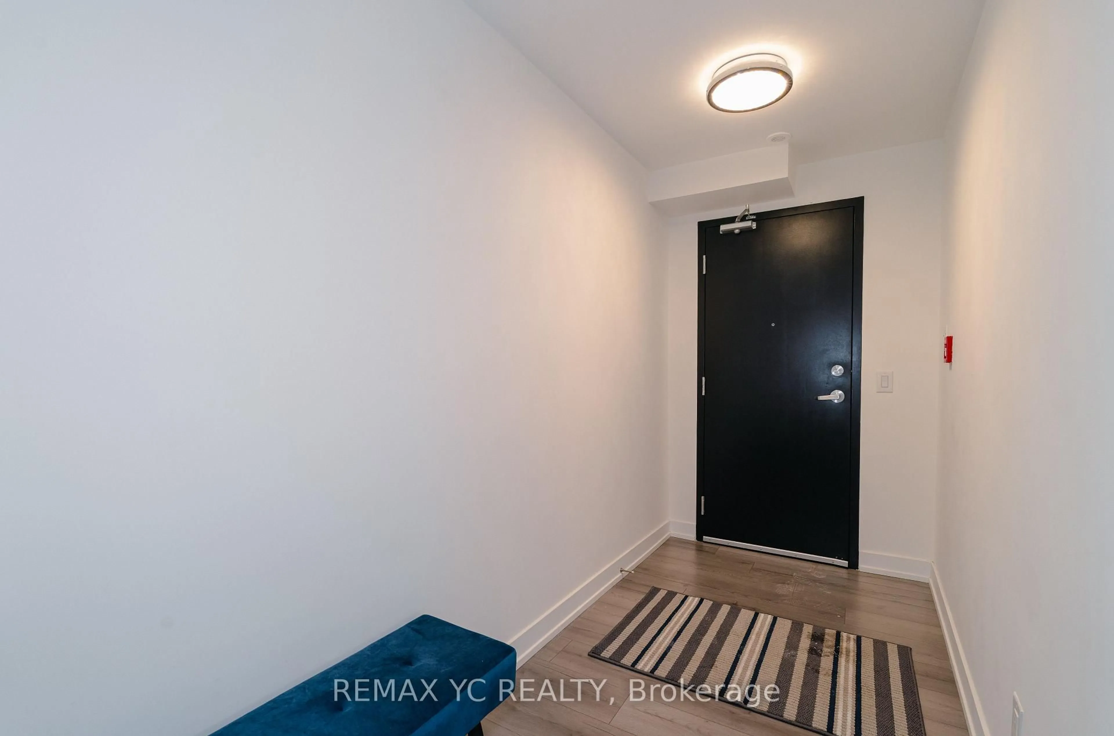 Indoor entryway for 851 Sheppard Ave #TH20, Toronto Ontario M3H 0G2
