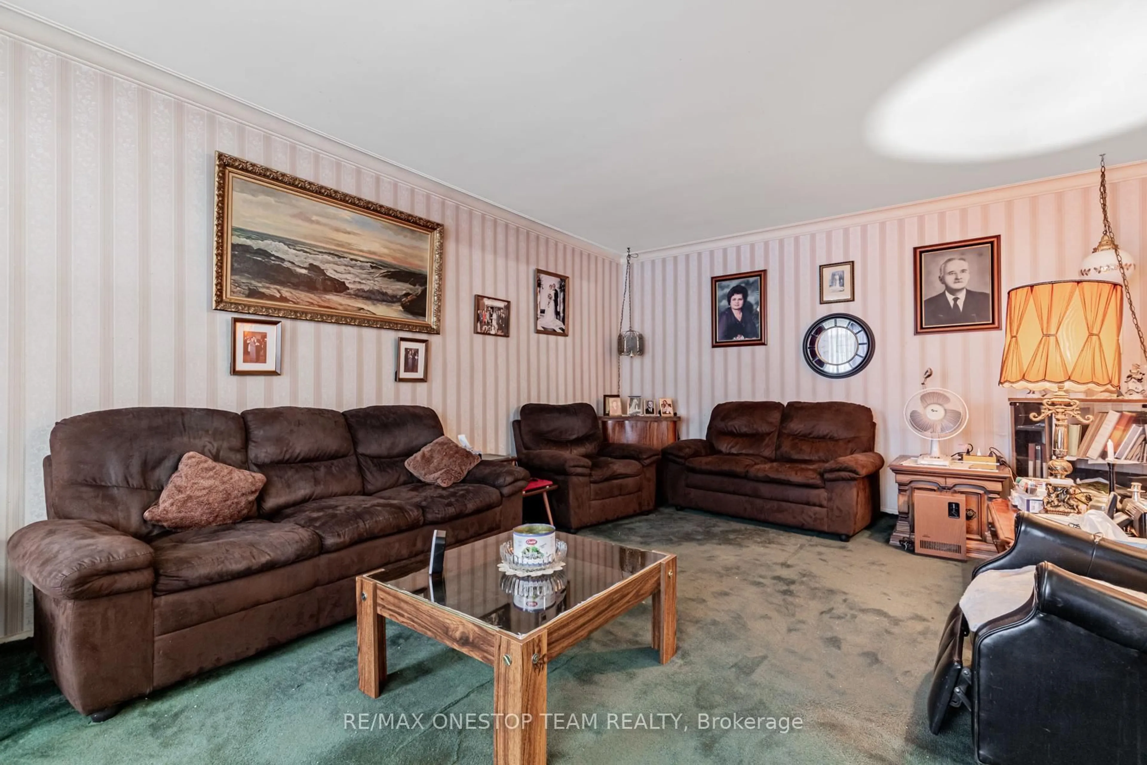 Living room with furniture, unknown for 344 Pleasant Ave, Toronto Ontario M2R 2R4