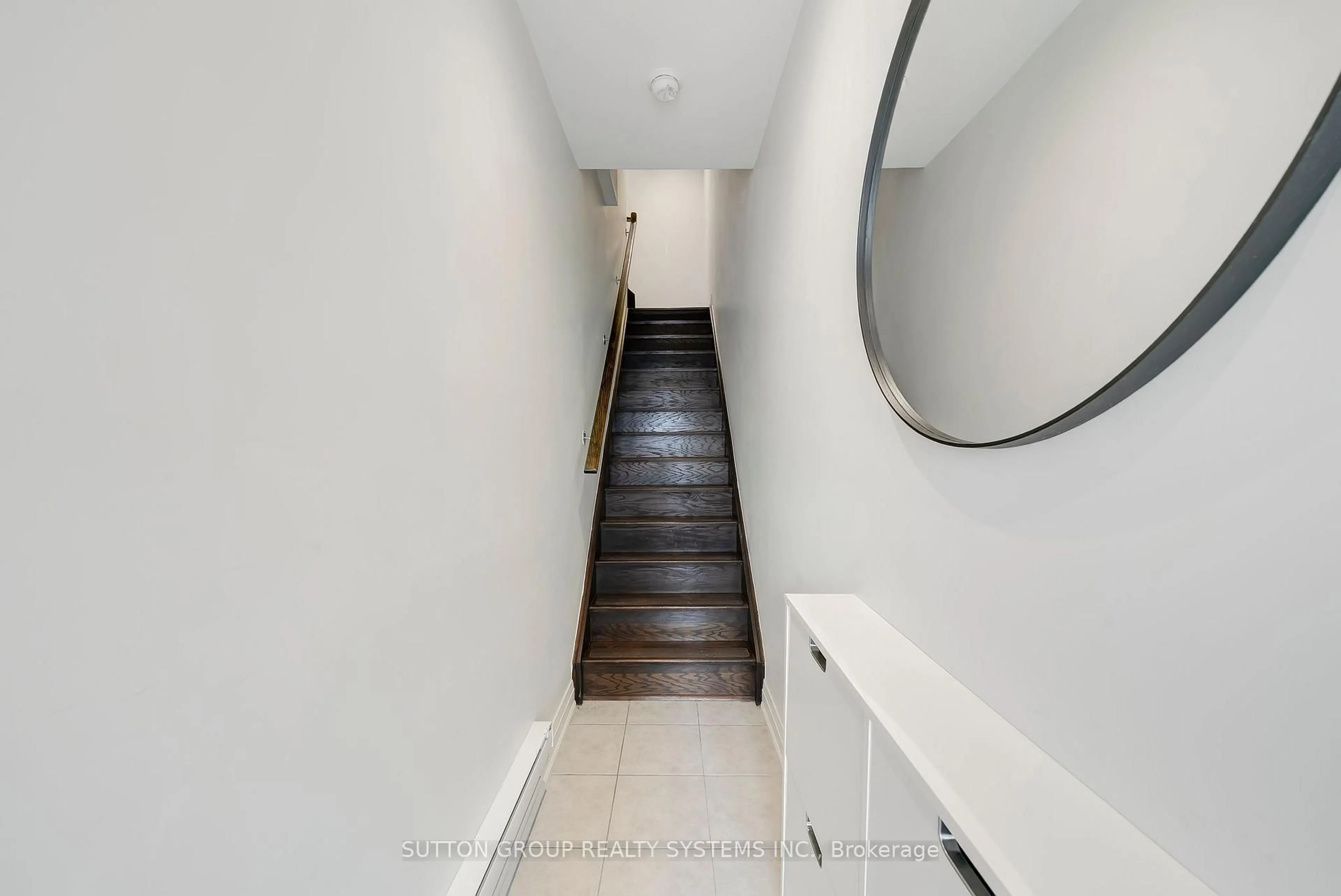 Stairs for 23 Eldora Ave #101, Toronto Ontario M2M 0B5