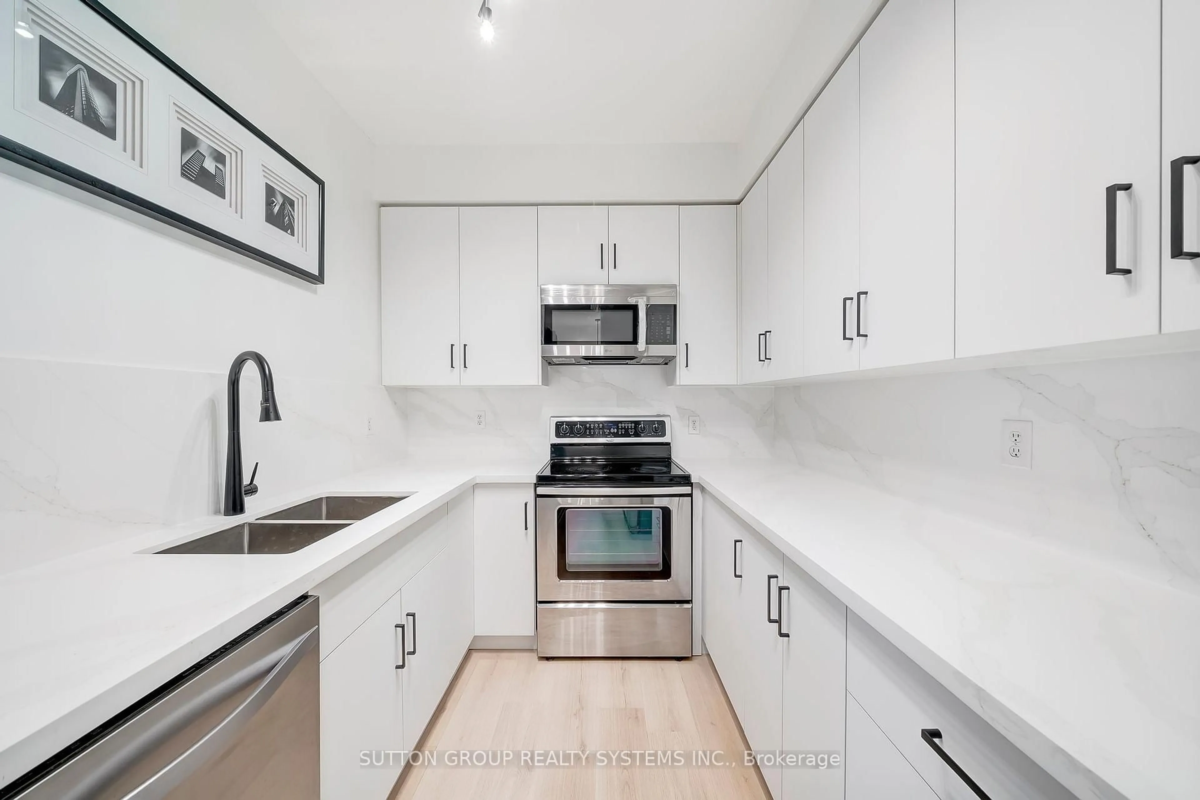 Standard kitchen, ceramic/tile floor for 7 Lorraine Dr #LPH 5, Toronto Ontario M2N 7H2