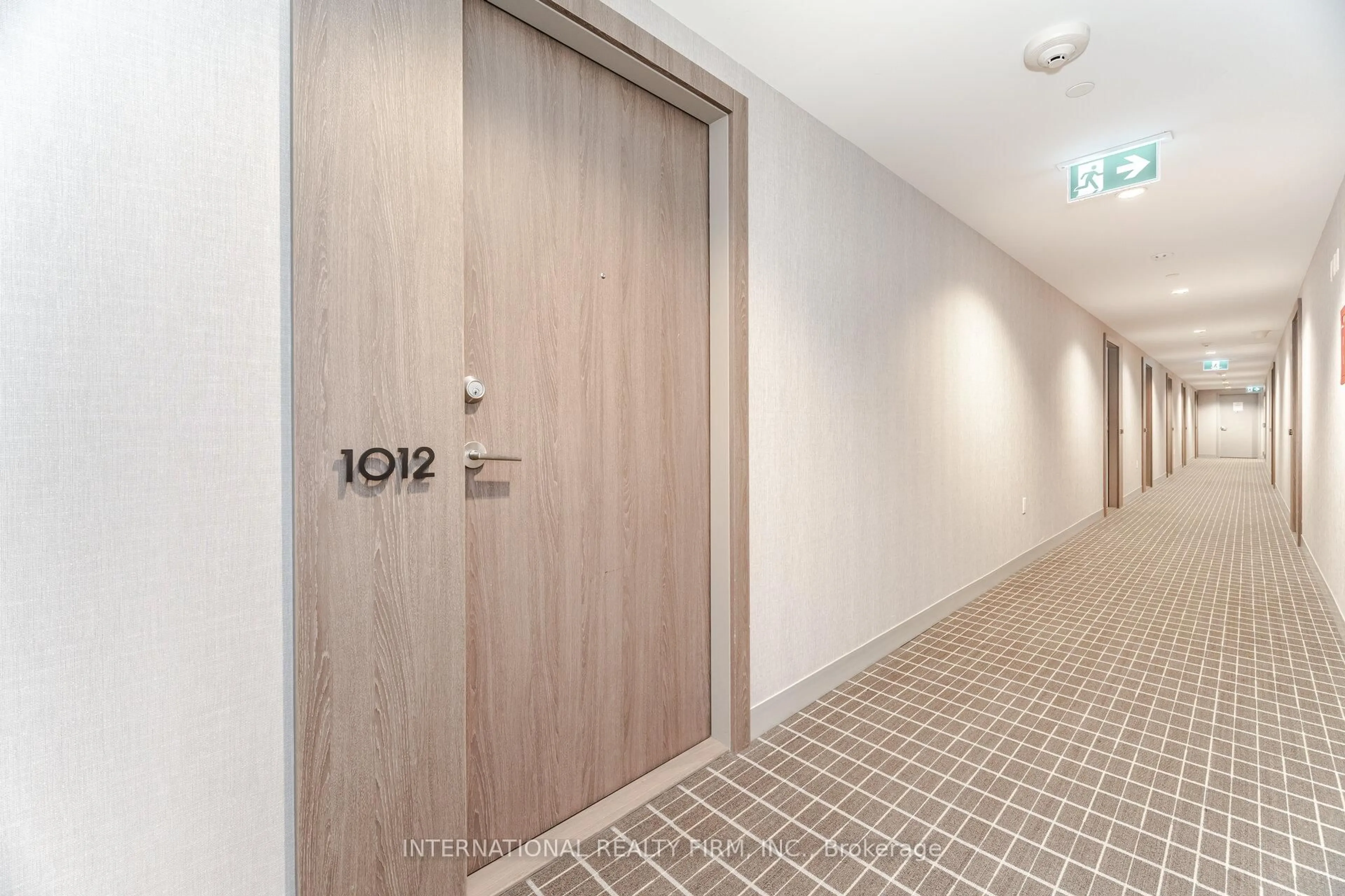 Indoor foyer for 27 Bathurst St #1012, Toronto Ontario M5V 2P1