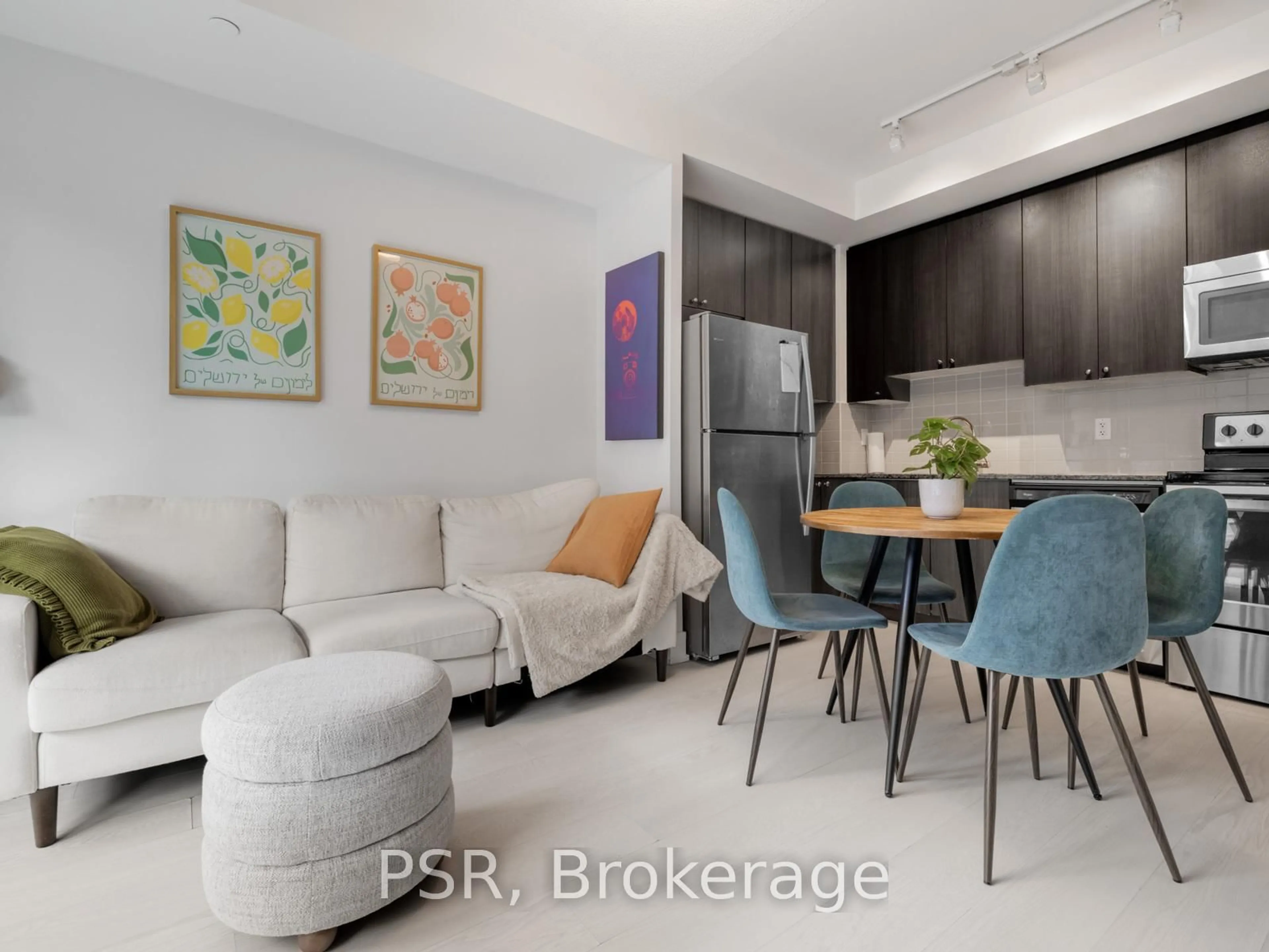 Living room with furniture, unknown for 68 Merton St #202, Toronto Ontario M4S 1A1