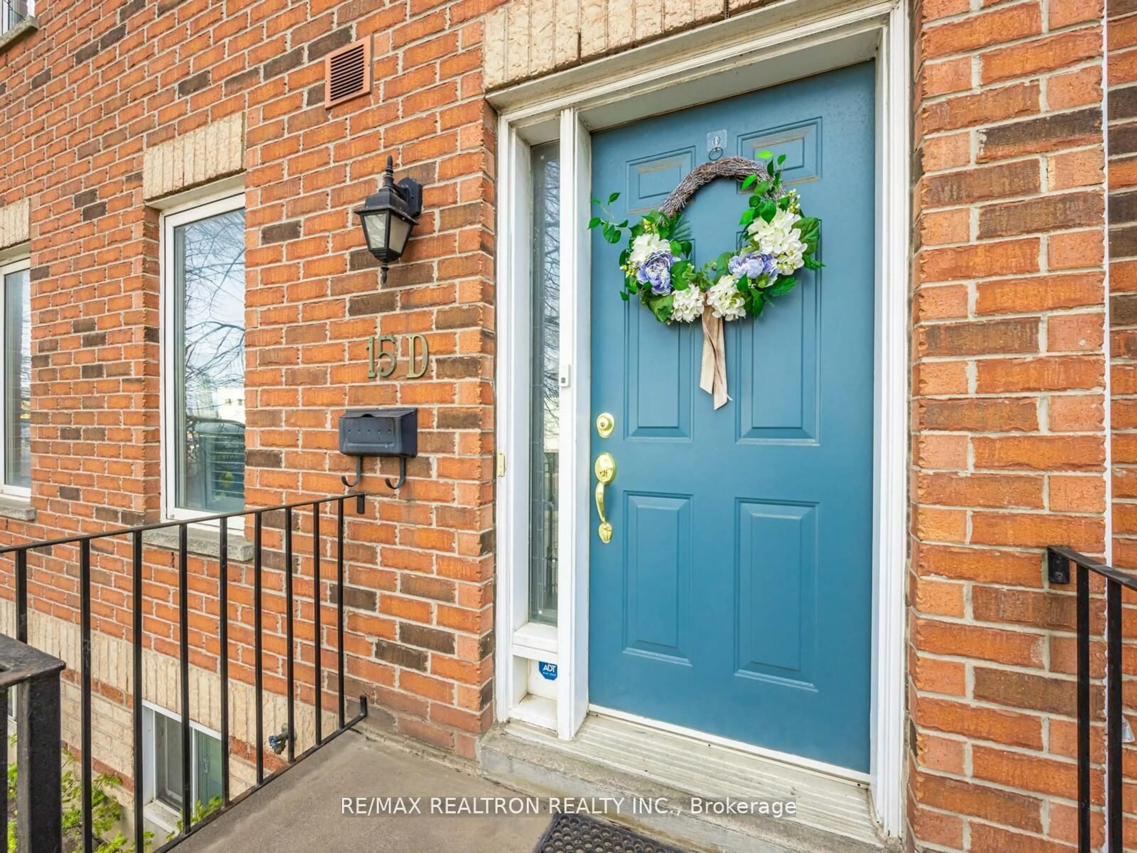Indoor entryway for 15D Overlea Blvd, Toronto Ontario M4H 1R4