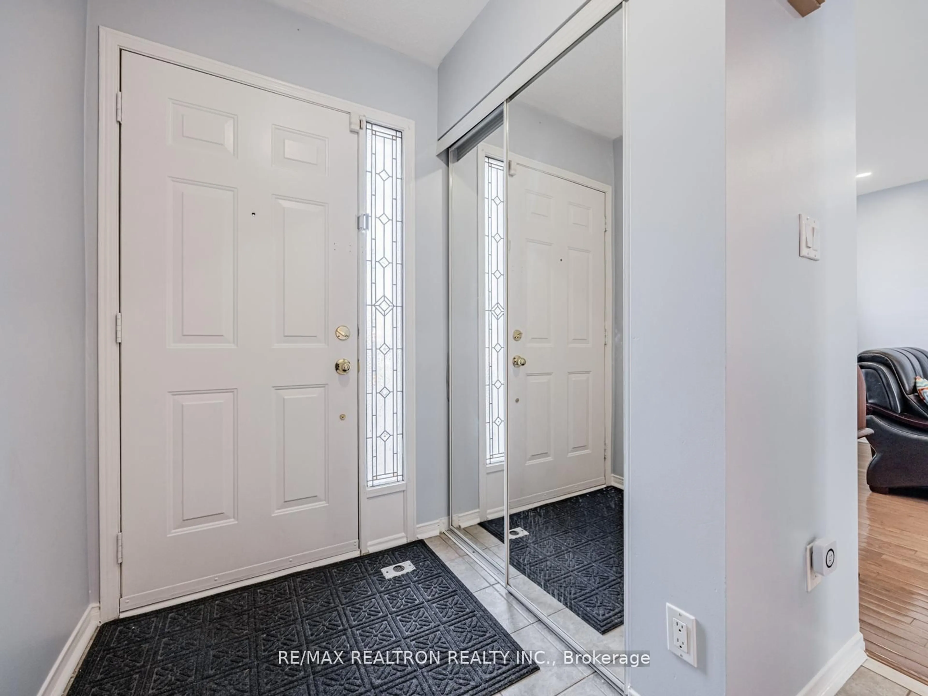 Indoor entryway for 15D Overlea Blvd, Toronto Ontario M4H 1R4