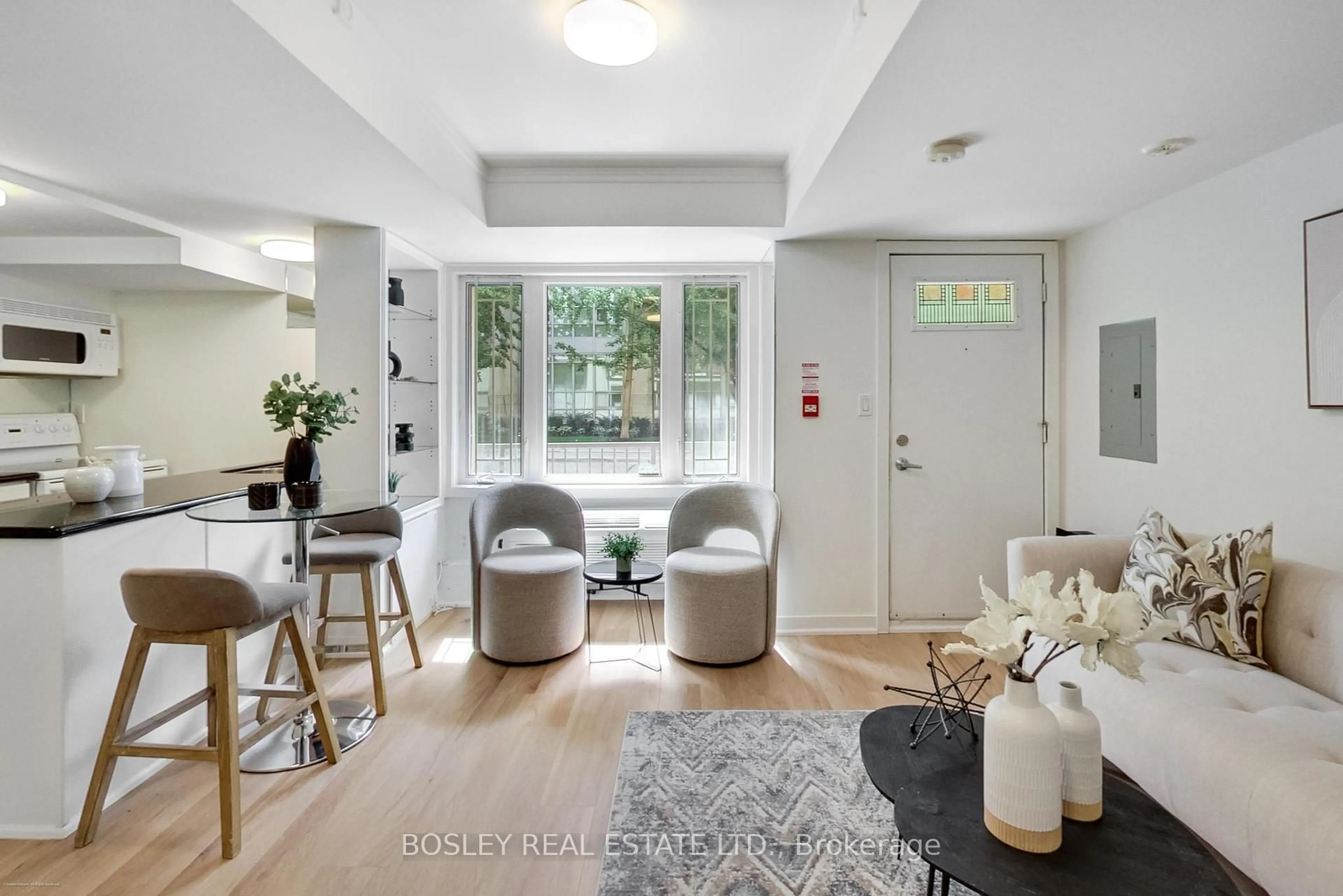 Indoor entryway for 21 Earl St #L1, Toronto Ontario M4M 3C8