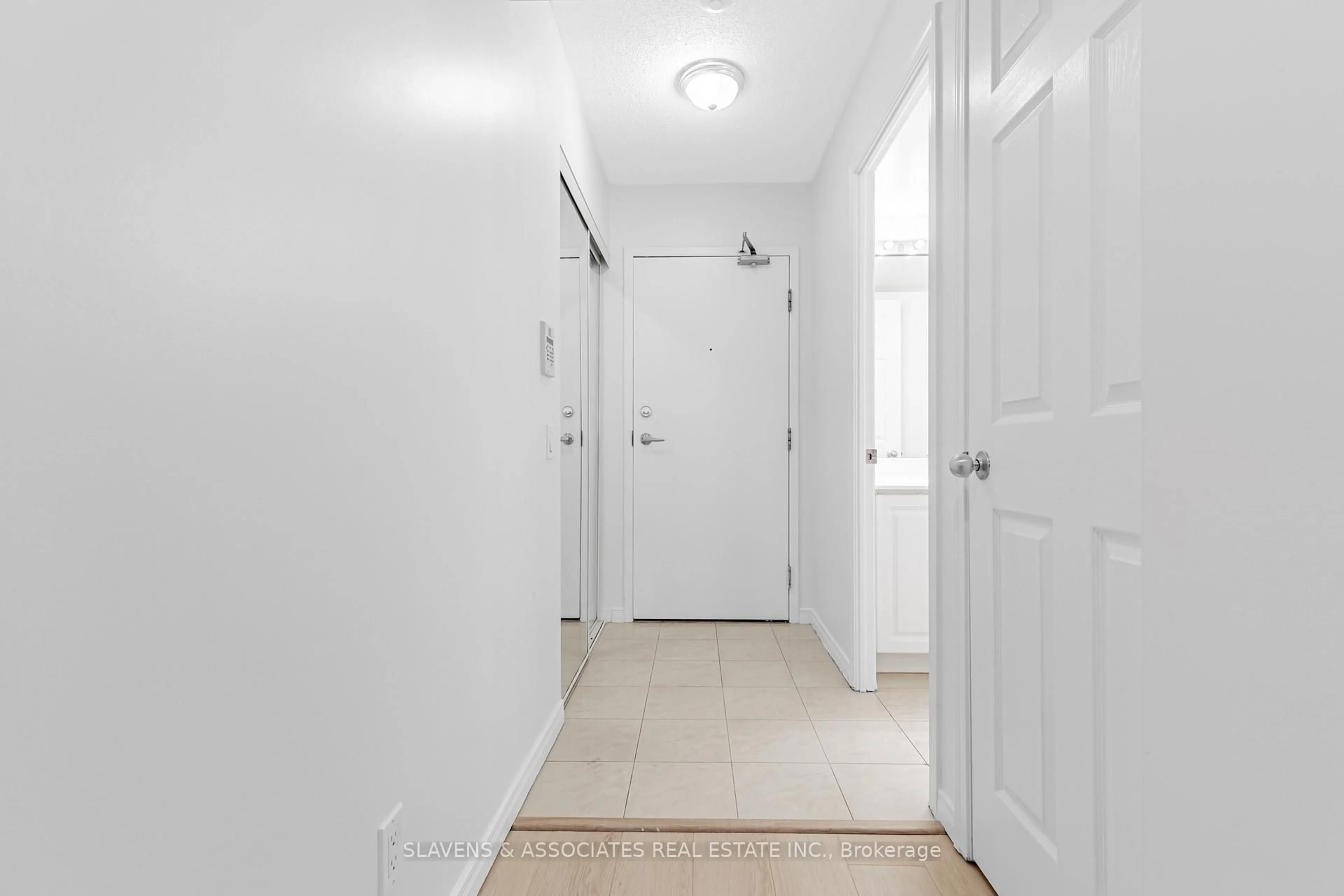 Indoor entryway for 30 Harrison Garden Blvd #2306, Toronto Ontario M2N 7A9