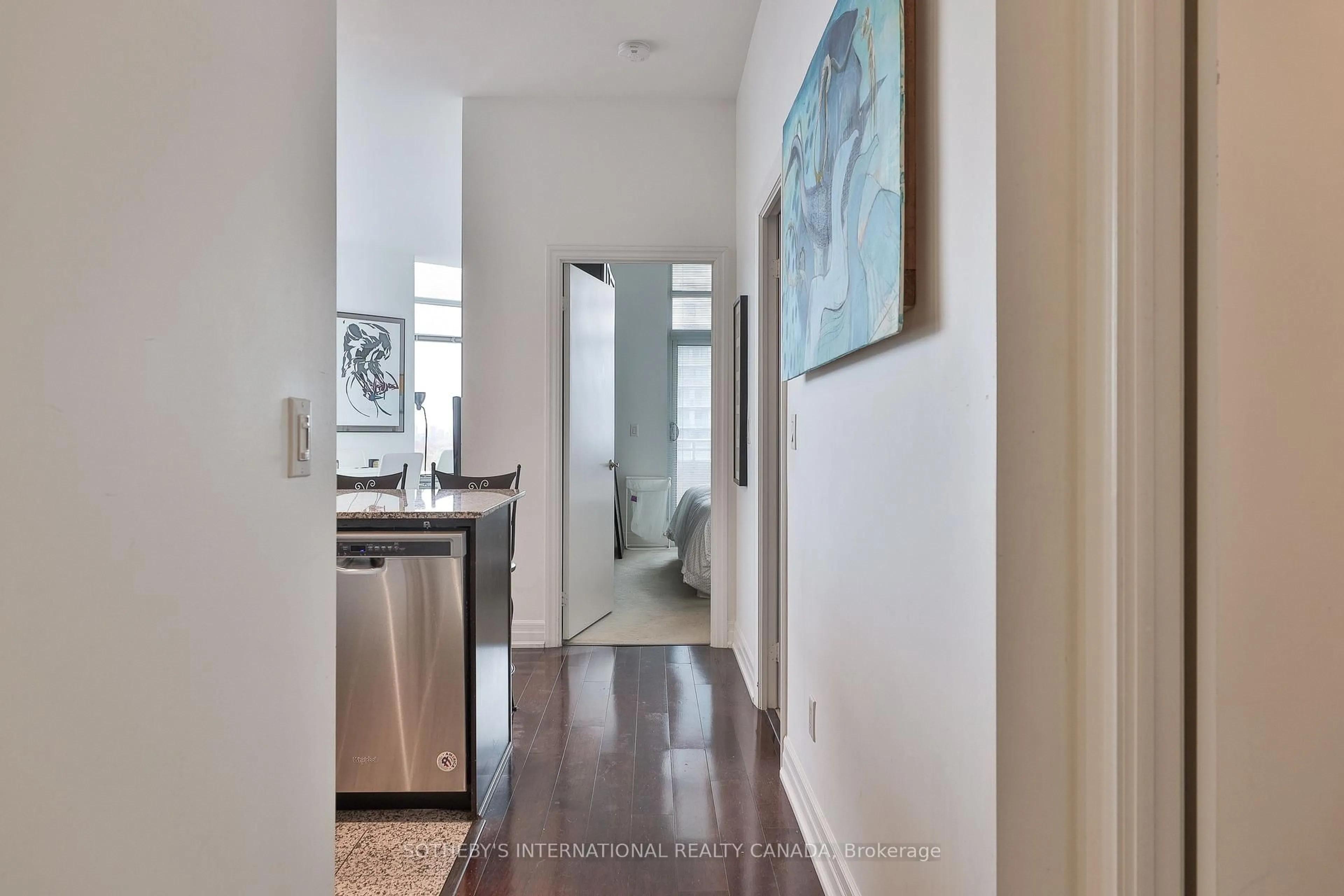 Indoor entryway for 8 Scollard St #Ph 201, Toronto Ontario M5R 1E9