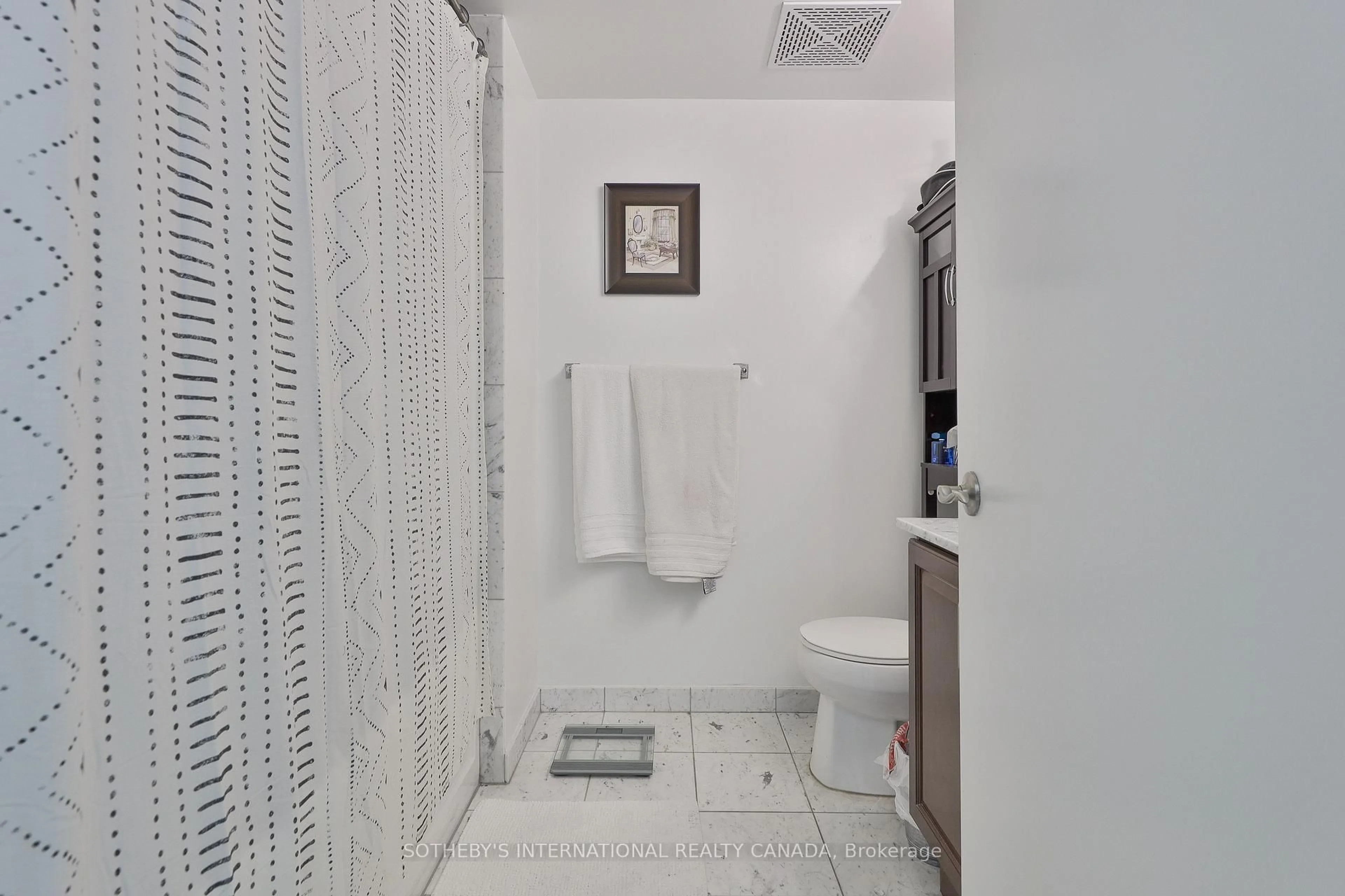 Standard bathroom, ceramic/tile floor for 8 Scollard St #Ph 201, Toronto Ontario M5R 1E9