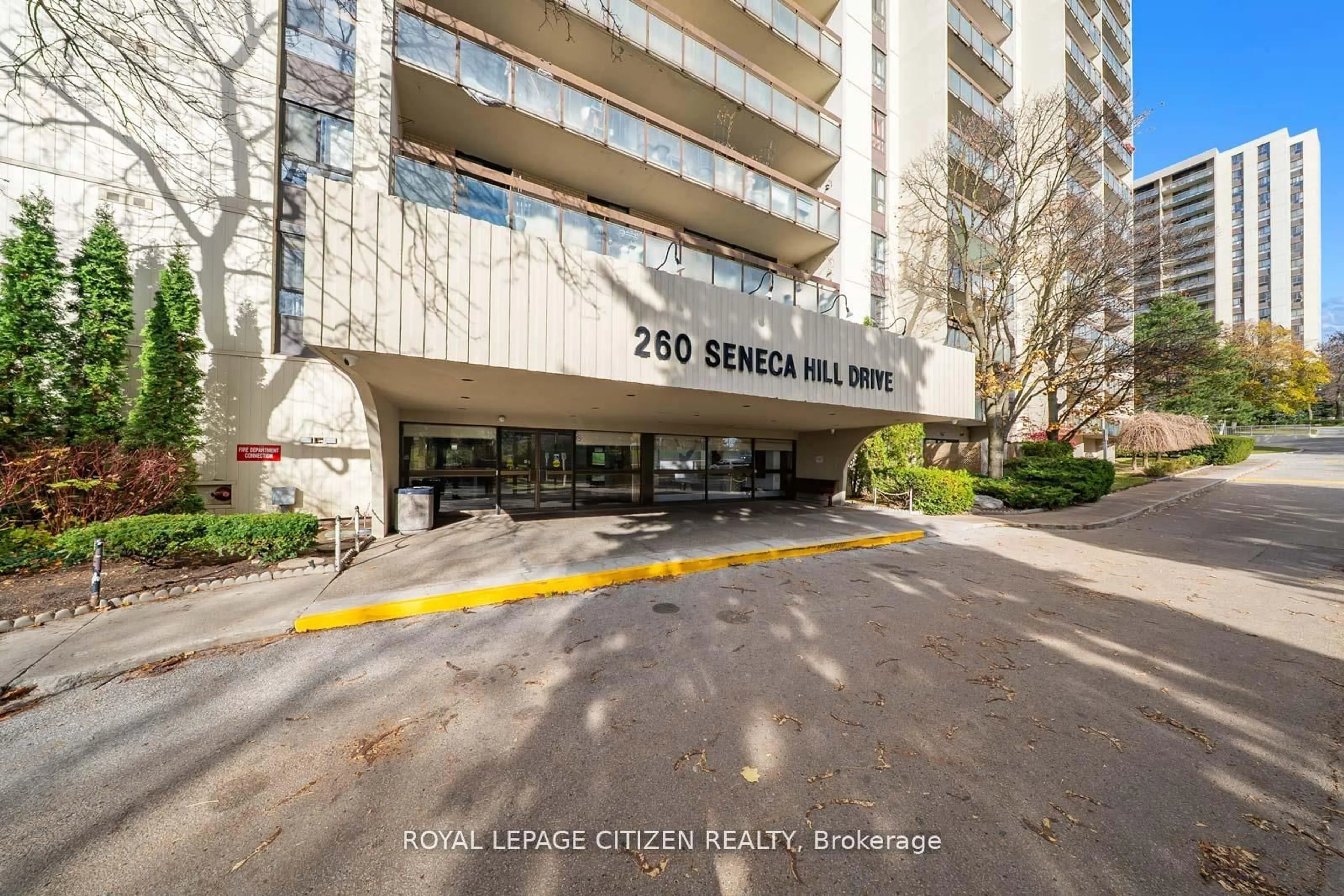 Indoor foyer for 260 Seneca Hill Dr, Toronto Ontario M2J 4S6