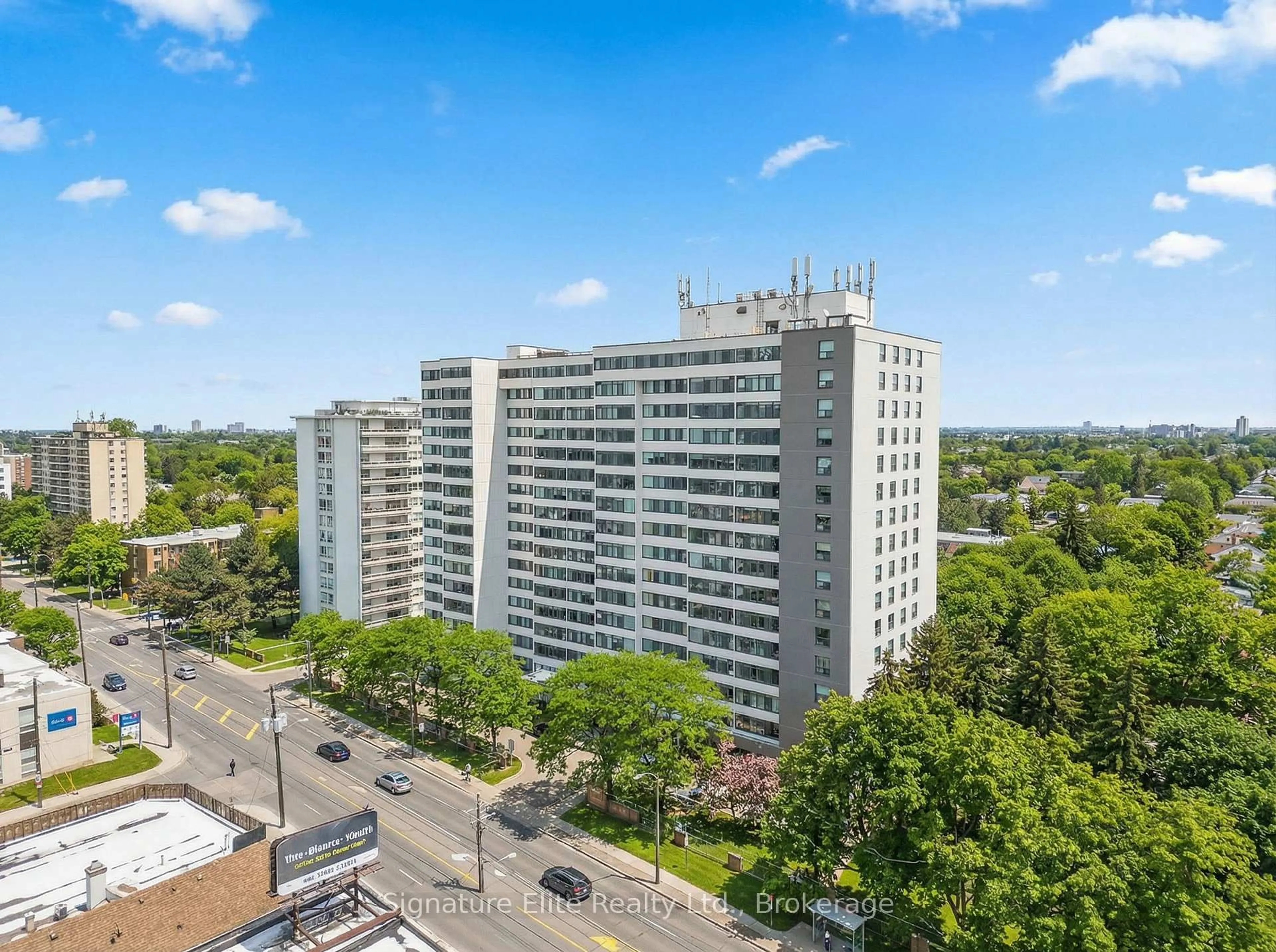 A pic from outside/outdoor area/front of a property/back of a property/a pic from drone, city buildings view from balcony for 3000 Bathurst St #104, Toronto Ontario M6B 3B4