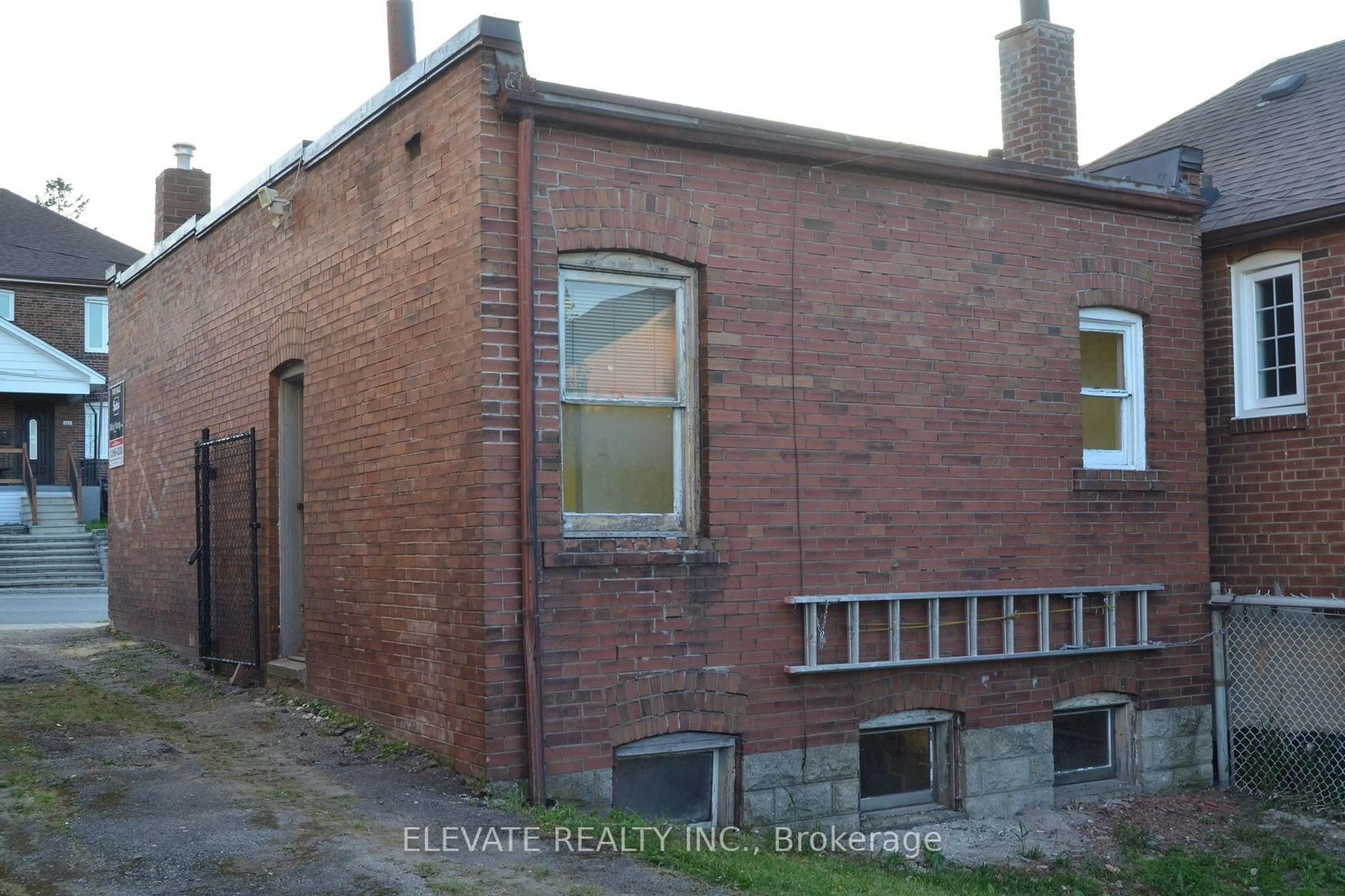 A pic from outside/outdoor area/front of a property/back of a property/a pic from drone, building for 571 Oakwood Ave, Toronto Ontario M6E 2X6