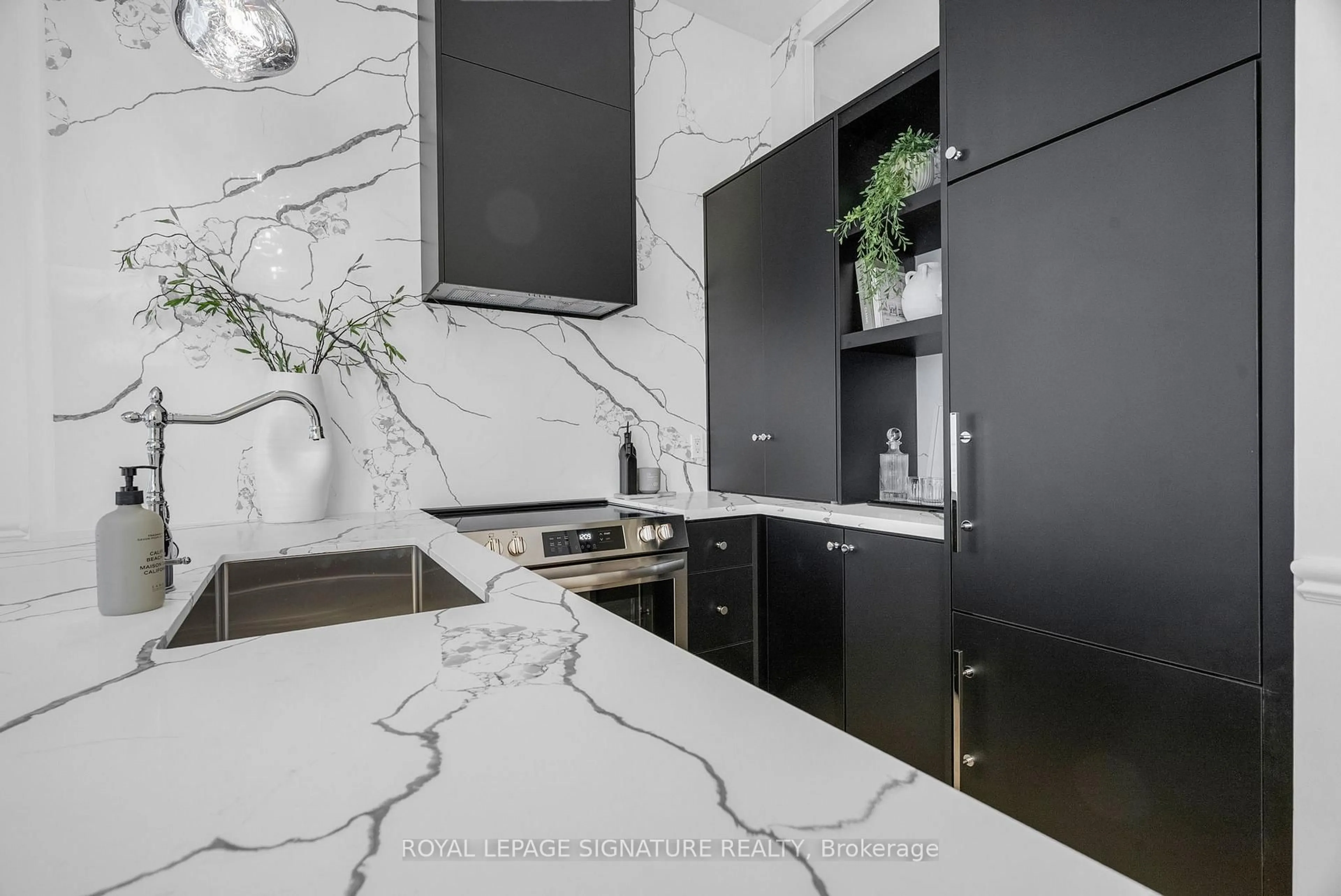 Contemporary kitchen, ceramic/tile floor for 700 King St #403, Toronto Ontario M5V 2Y6