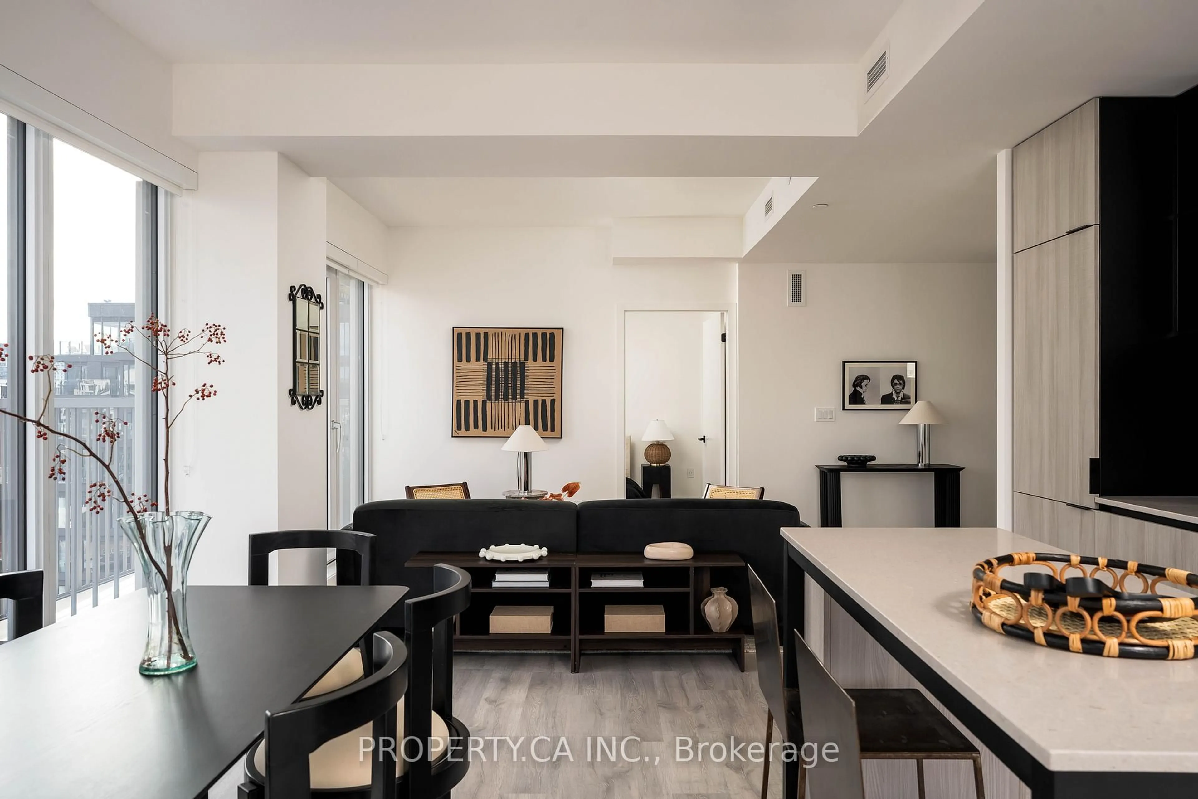 Dining room, ceramic/tile floor for 2 Augusta Ave #LPH01, Toronto Ontario M5V 0T3