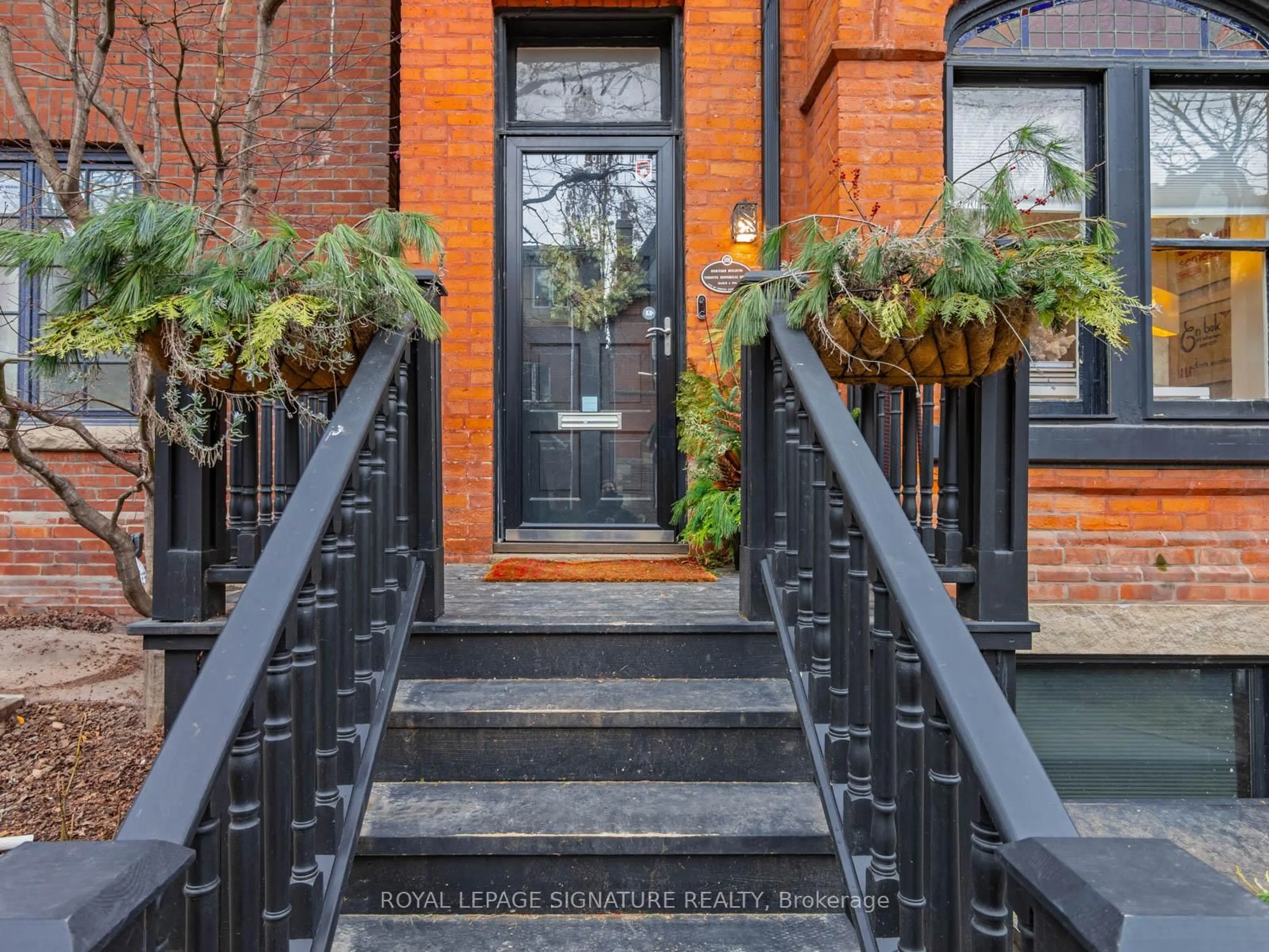 Indoor entryway for 14 Tranby Ave, Toronto Ontario M5R 1N5