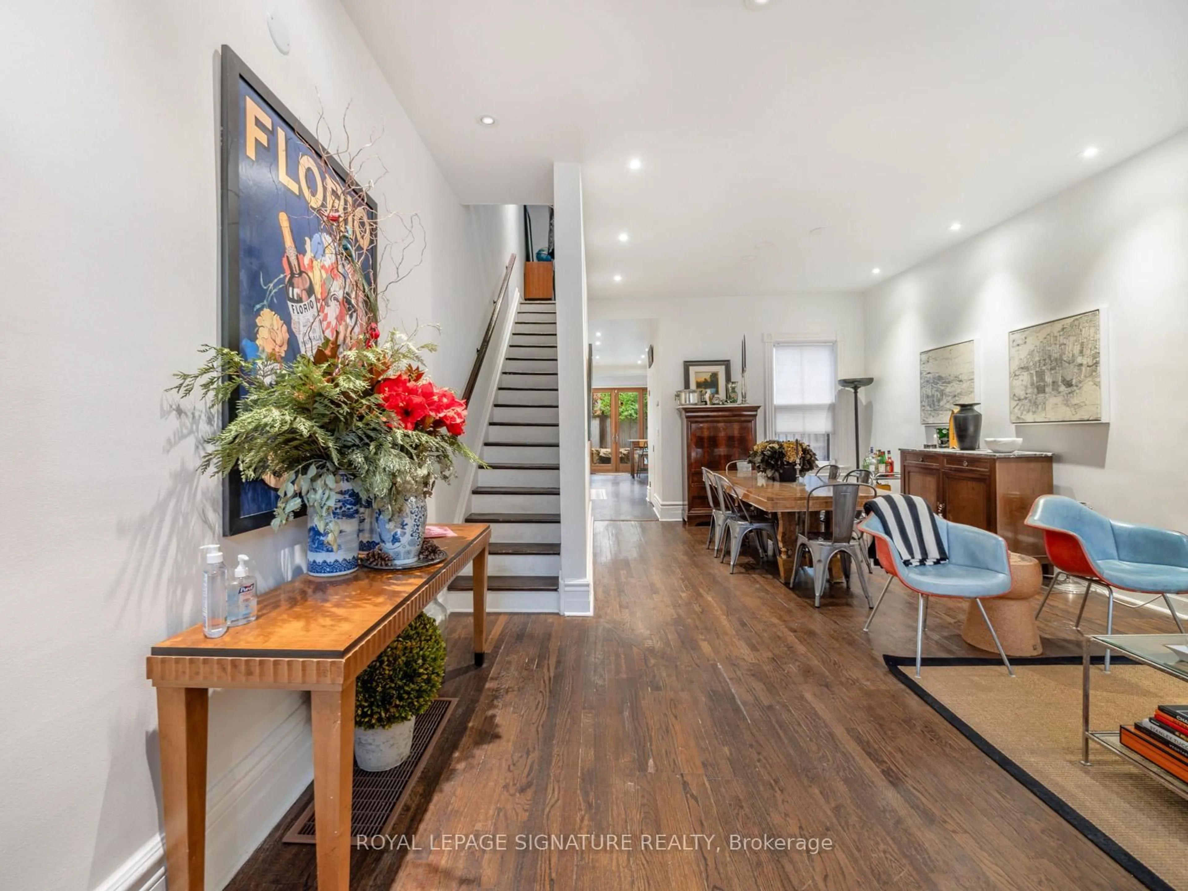 Indoor entryway for 14 Tranby Ave, Toronto Ontario M5R 1N5