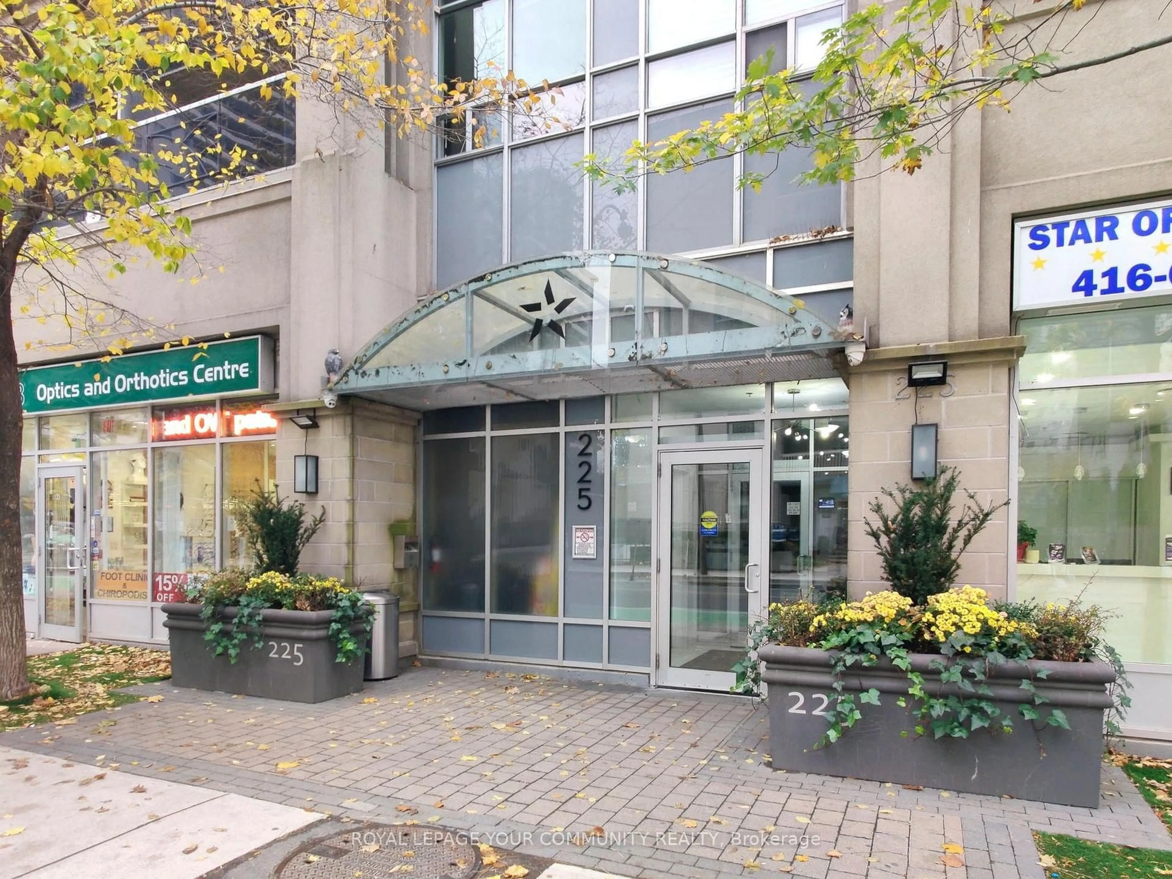 Indoor foyer for 225 Wellesley St #701, Toronto Ontario M4X 1X8