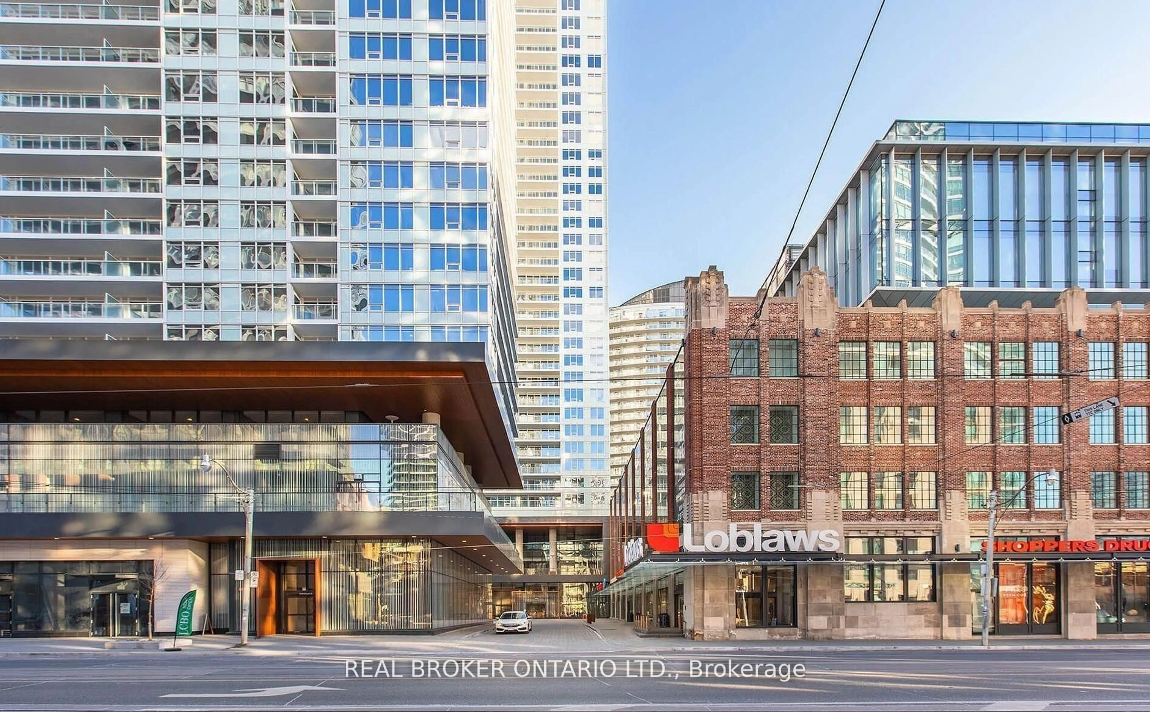 Indoor foyer for 17 Bathurst St #1507, Toronto Ontario M5V 0N1