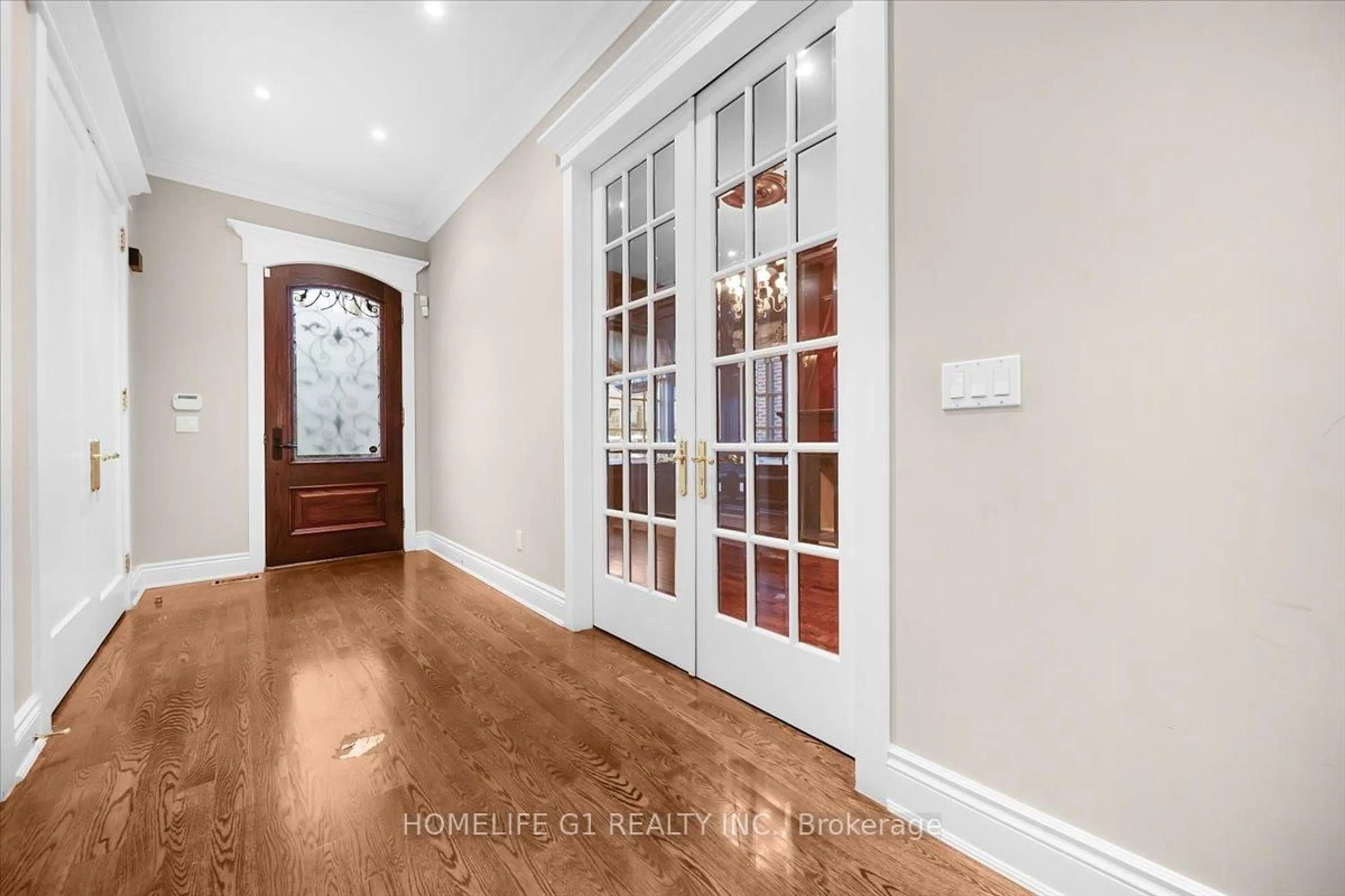 Indoor entryway for 210 St Leonards Ave, Toronto Ontario M4N 1K7