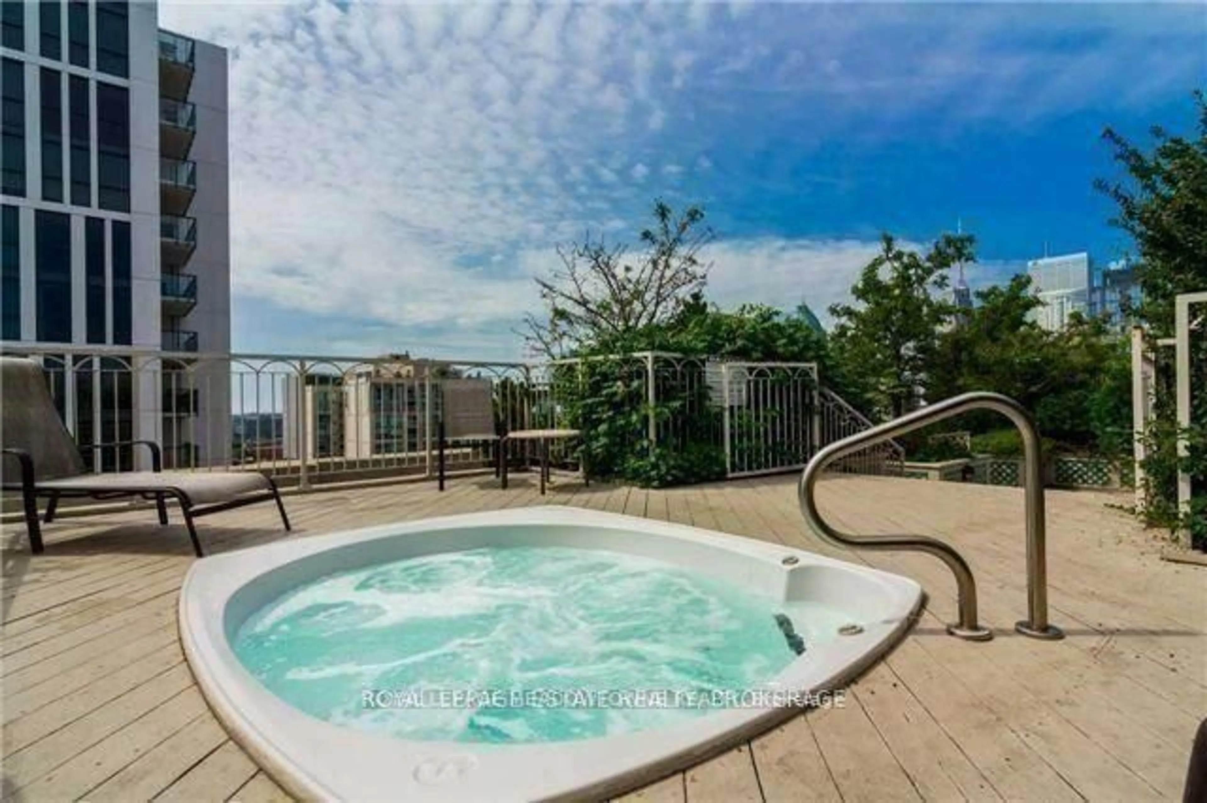 Pool for 313 Richmond St #156, Toronto Ontario M5A 4S7