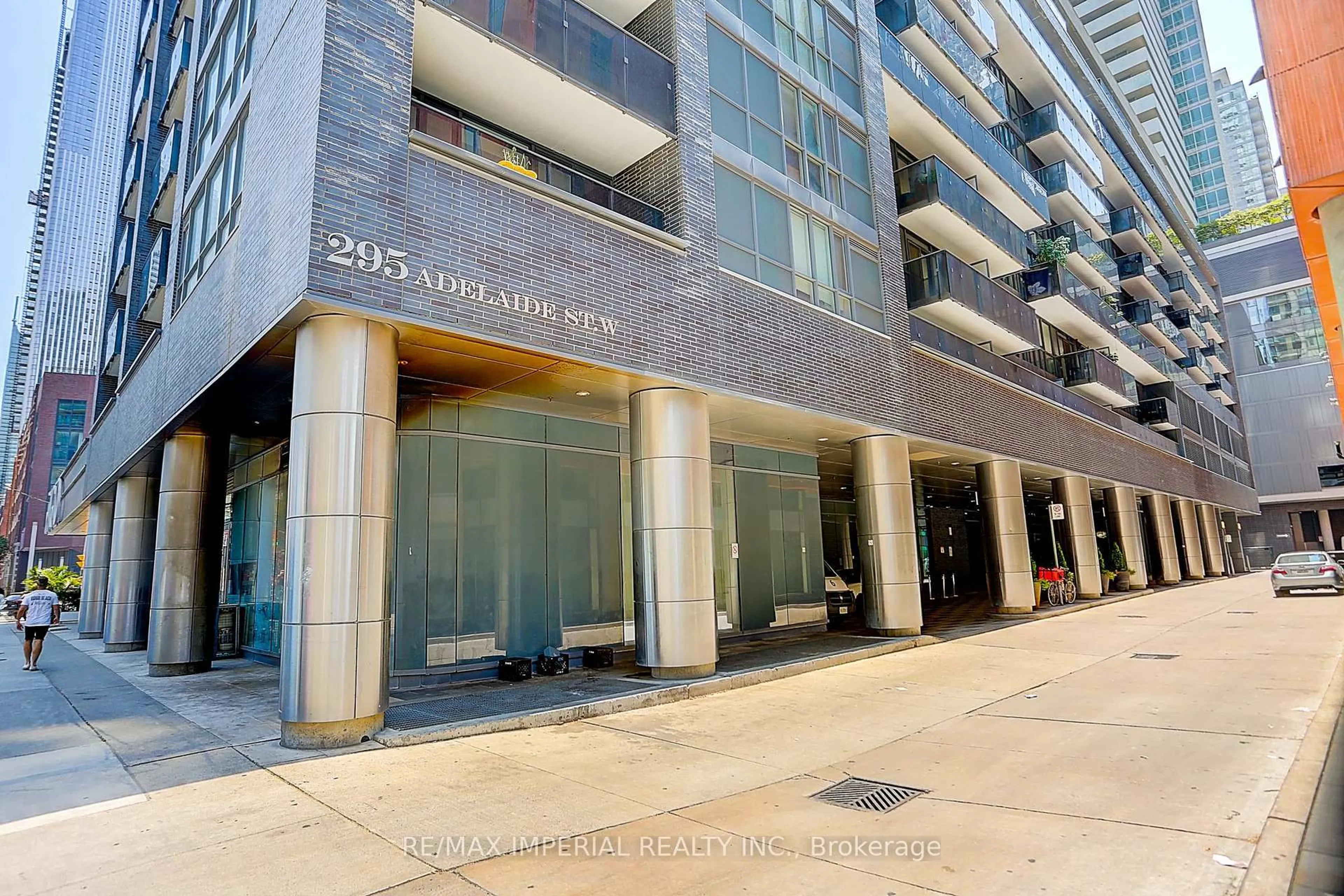 Indoor foyer for 295 Adelaide St #3407, Toronto Ontario M5V 0L4