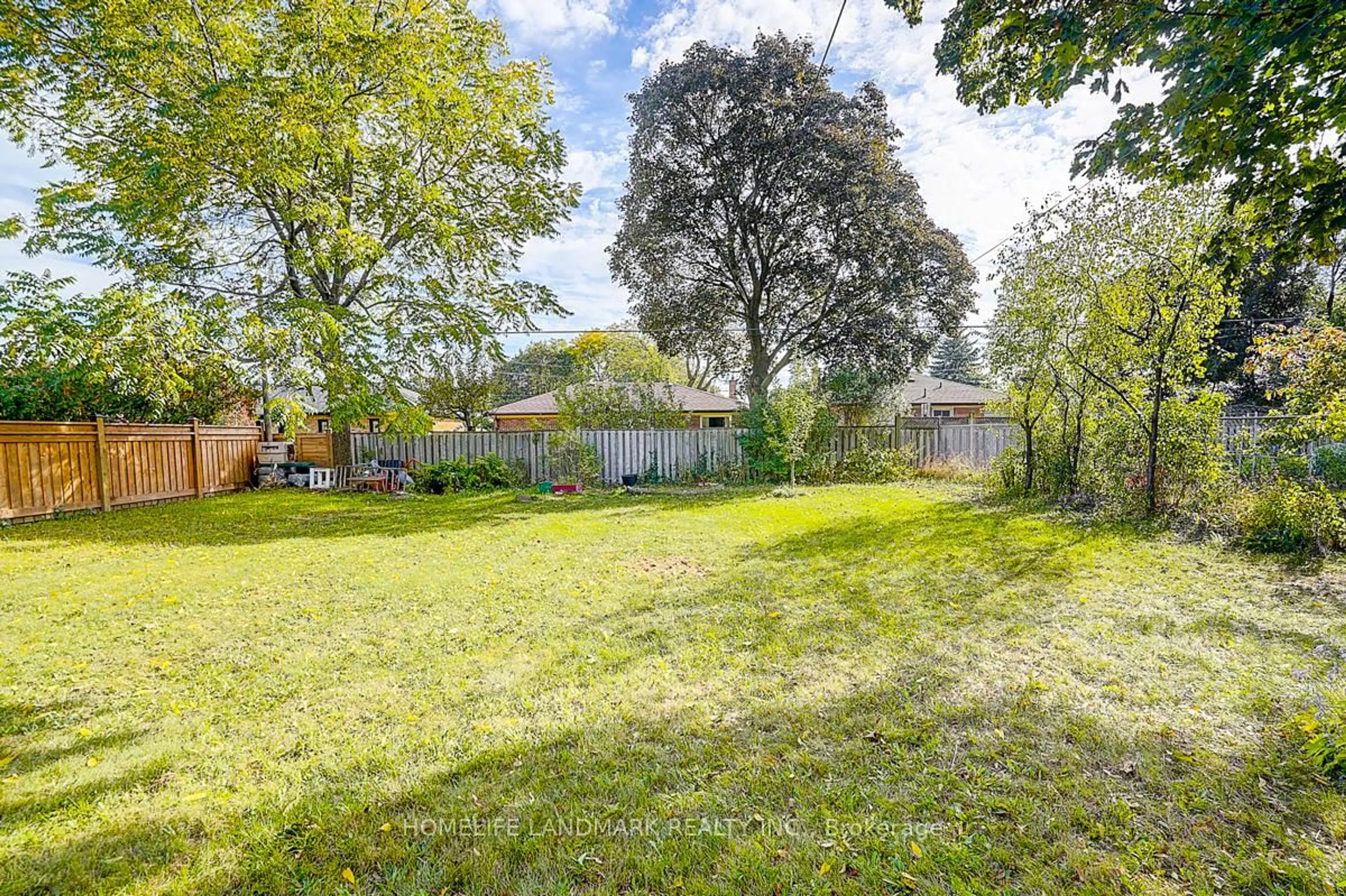 Patio, street for 181 Searle Ave, Toronto Ontario M3H 4B5