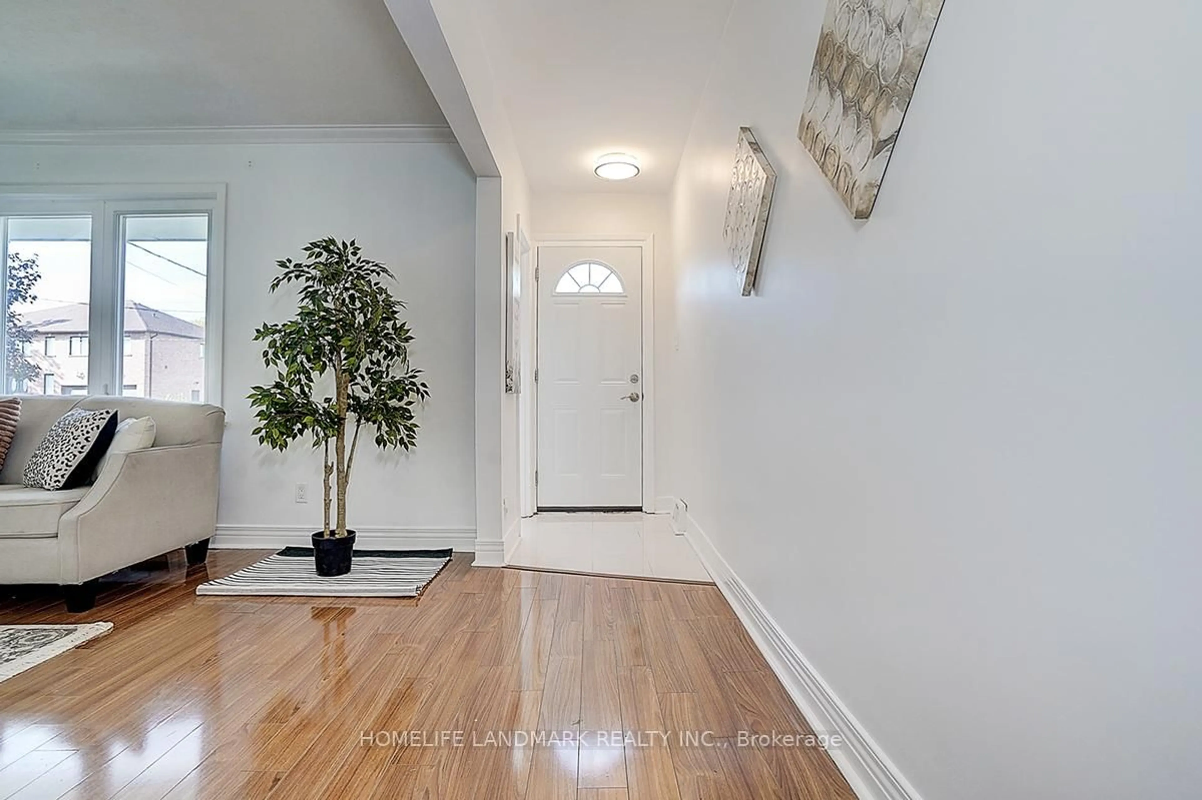 Indoor entryway for 181 Searle Ave, Toronto Ontario M3H 4B5