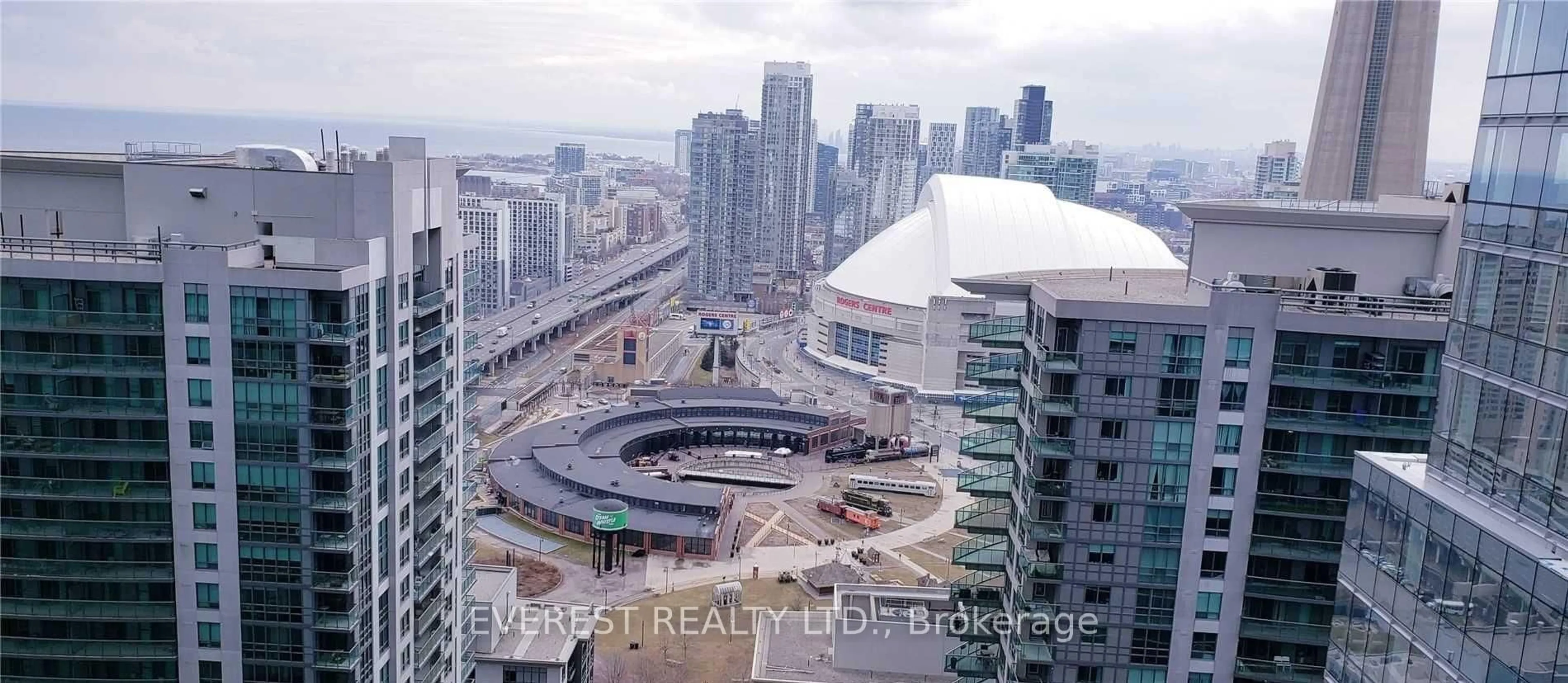 Blurry image for 14 York St #3308, Toronto Ontario M5J 0B1