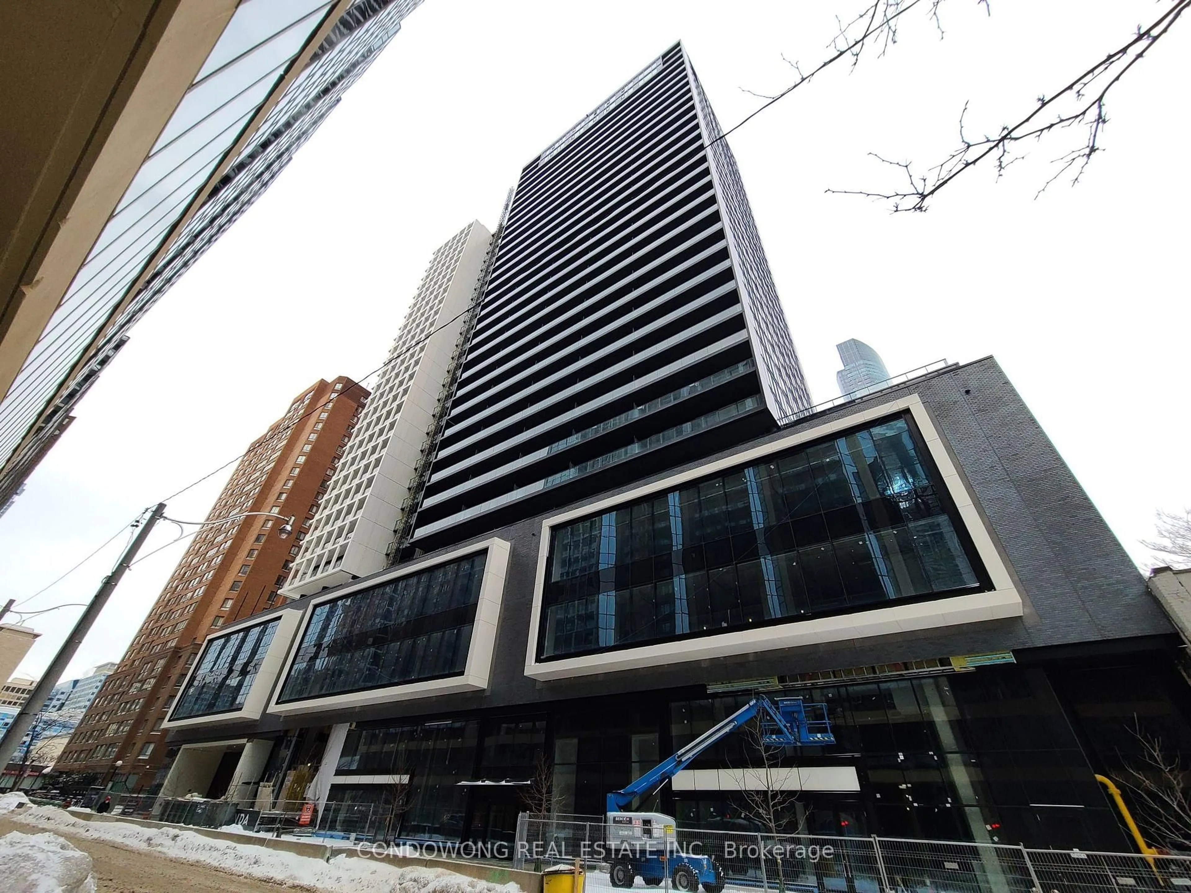 Indoor foyer for 20 Edward St #1510, Toronto Ontario M5J 0A7