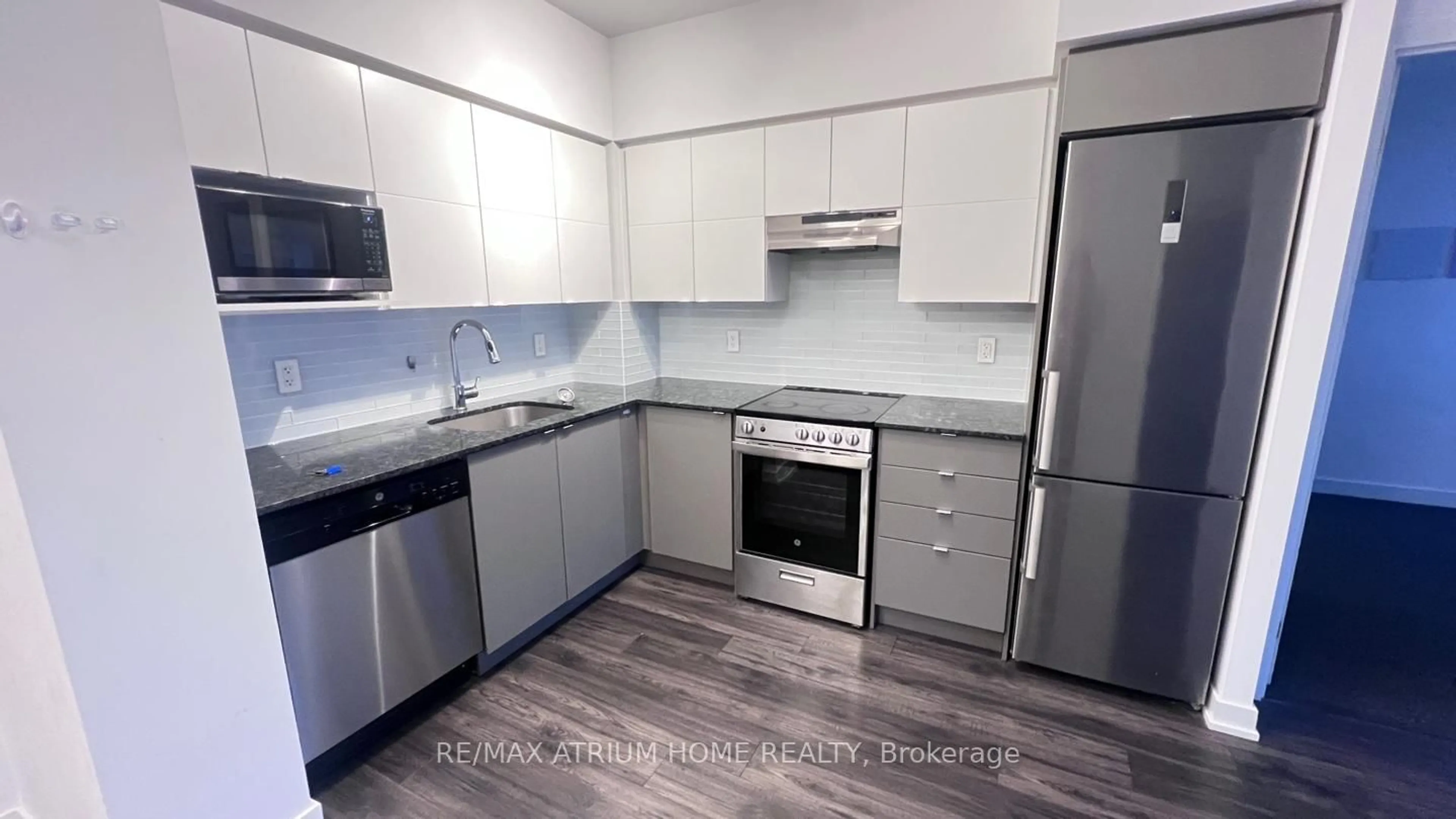 Standard kitchen, unknown for 120 Varna Dr #1515, Toronto Ontario M6A 0B3