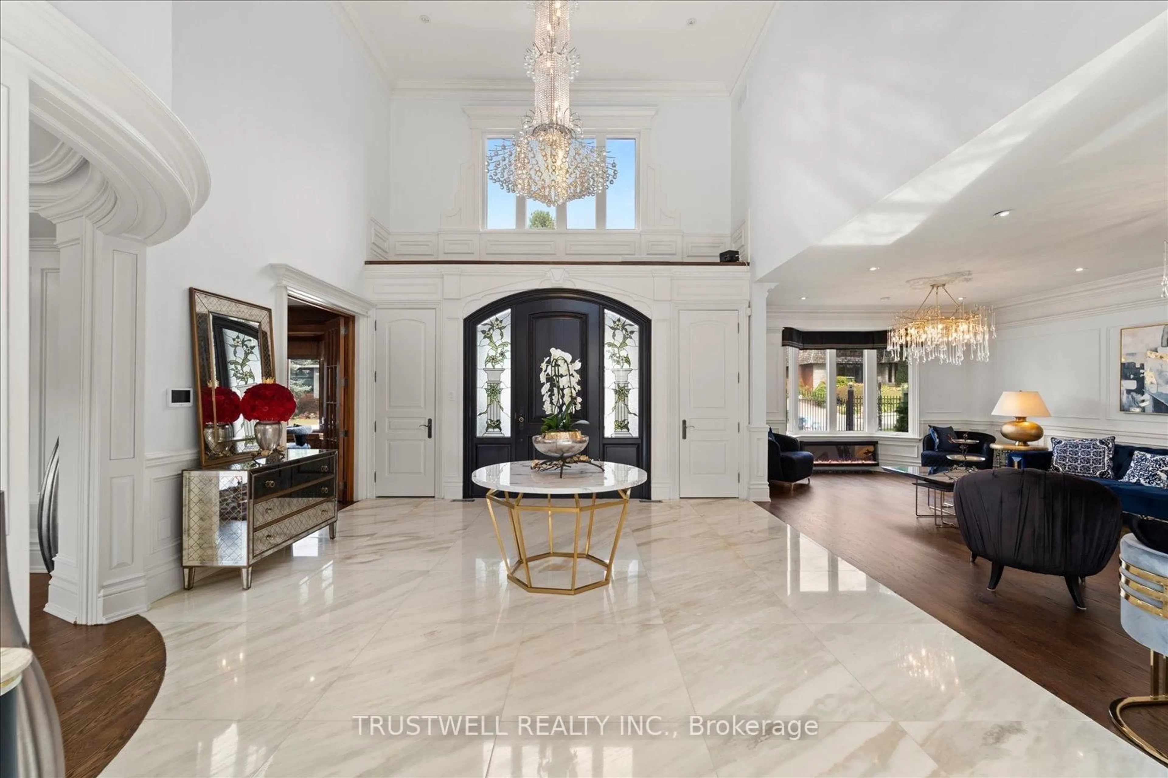 Indoor foyer for 5 Royal Oak Dr, Toronto Ontario M3C 2M1