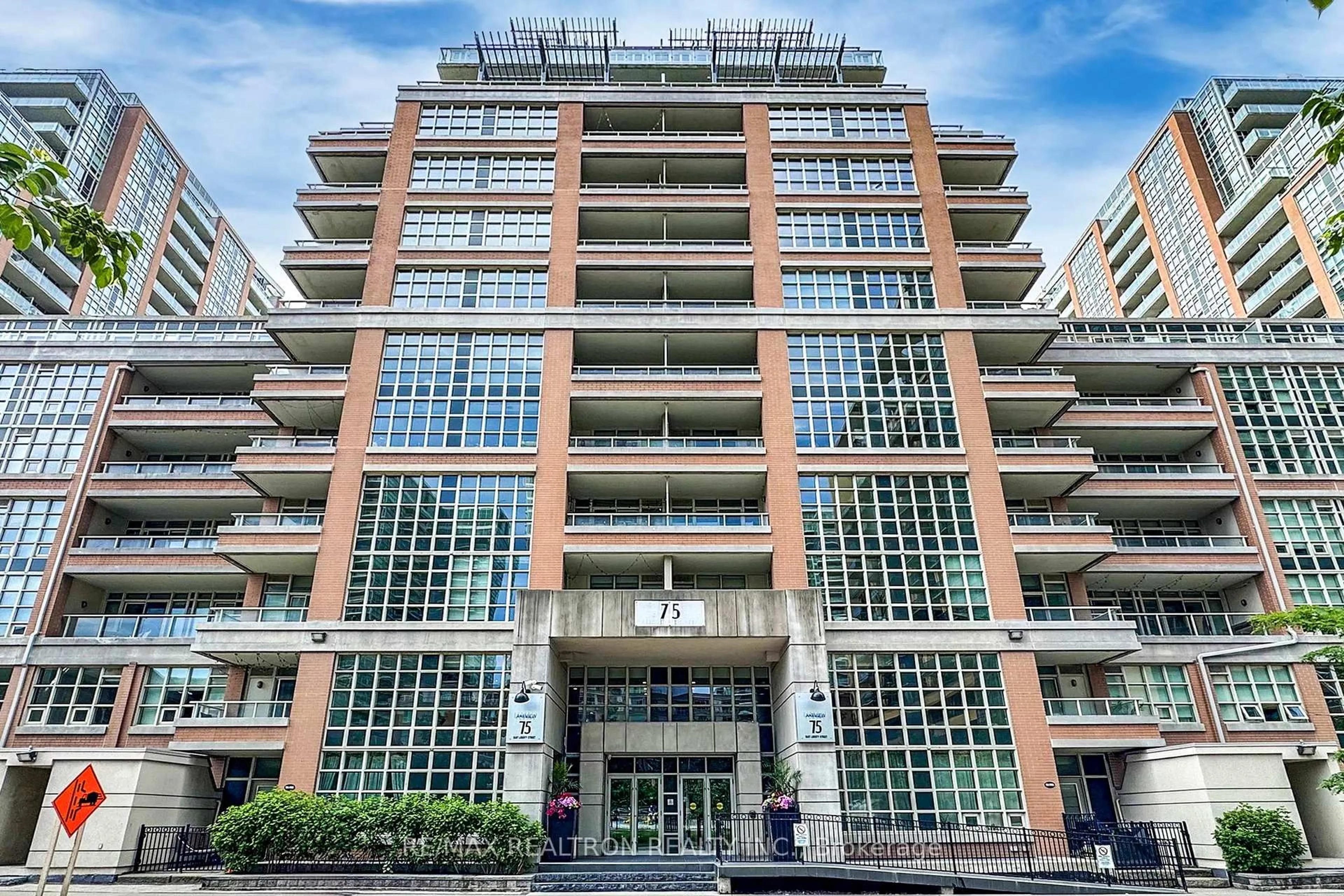 Indoor foyer for 75 East Liberty St #502, Toronto Ontario M6K 3R3
