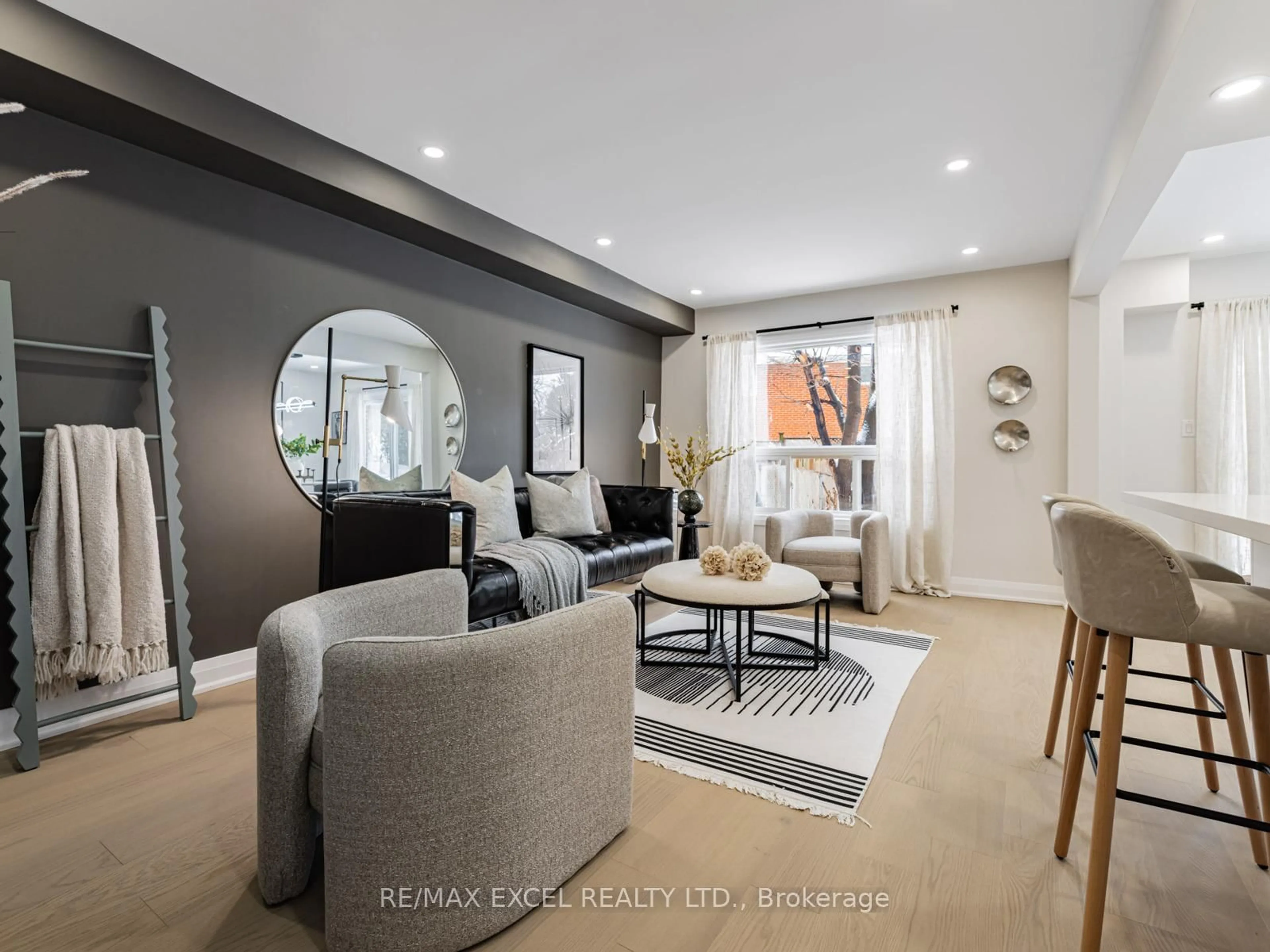 Living room with furniture, unknown for 69 Baroness Cres, Toronto Ontario M2J 3K4