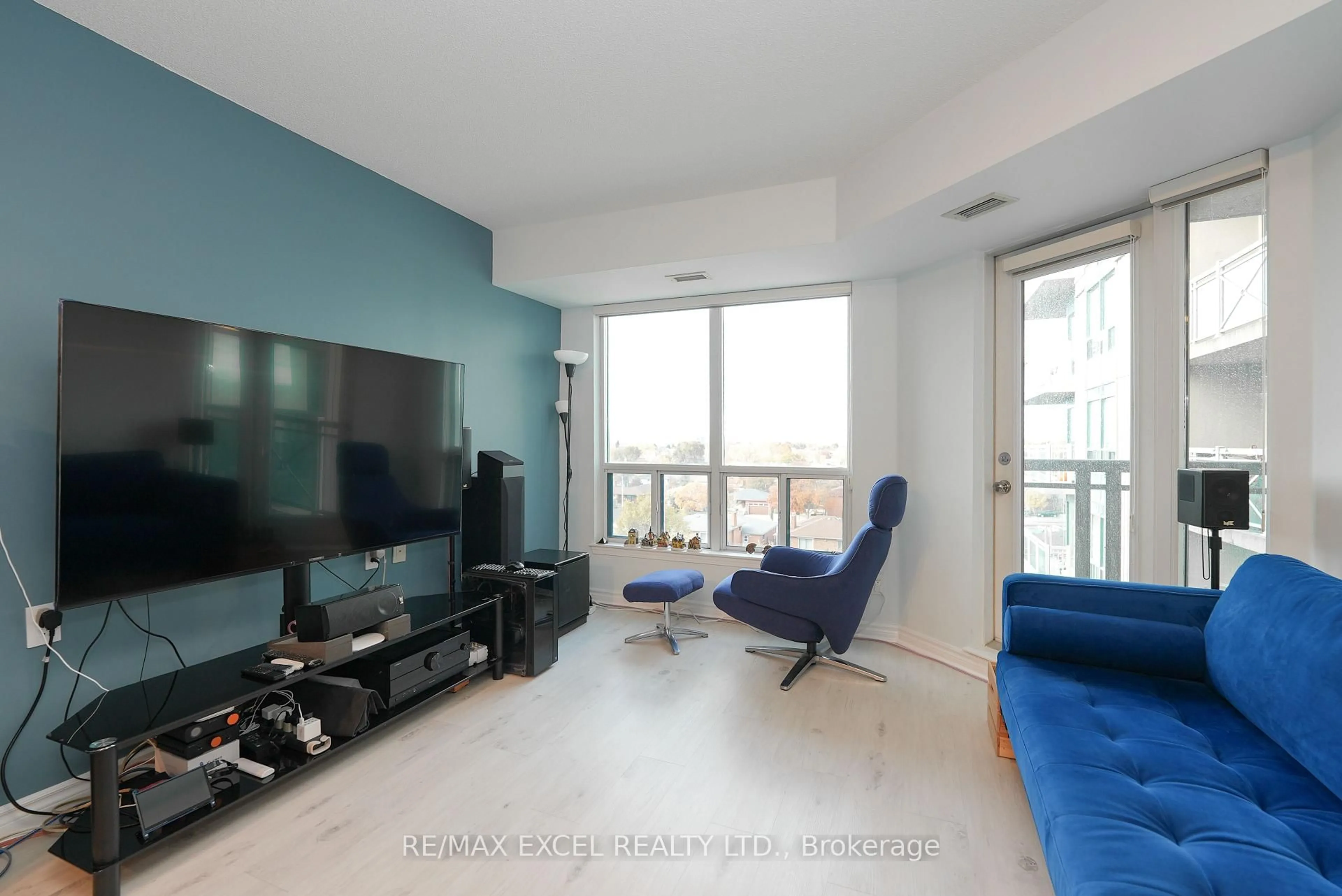 Living room with furniture, unknown for 920 Sheppard Ave #711, Toronto Ontario M3H 0A2
