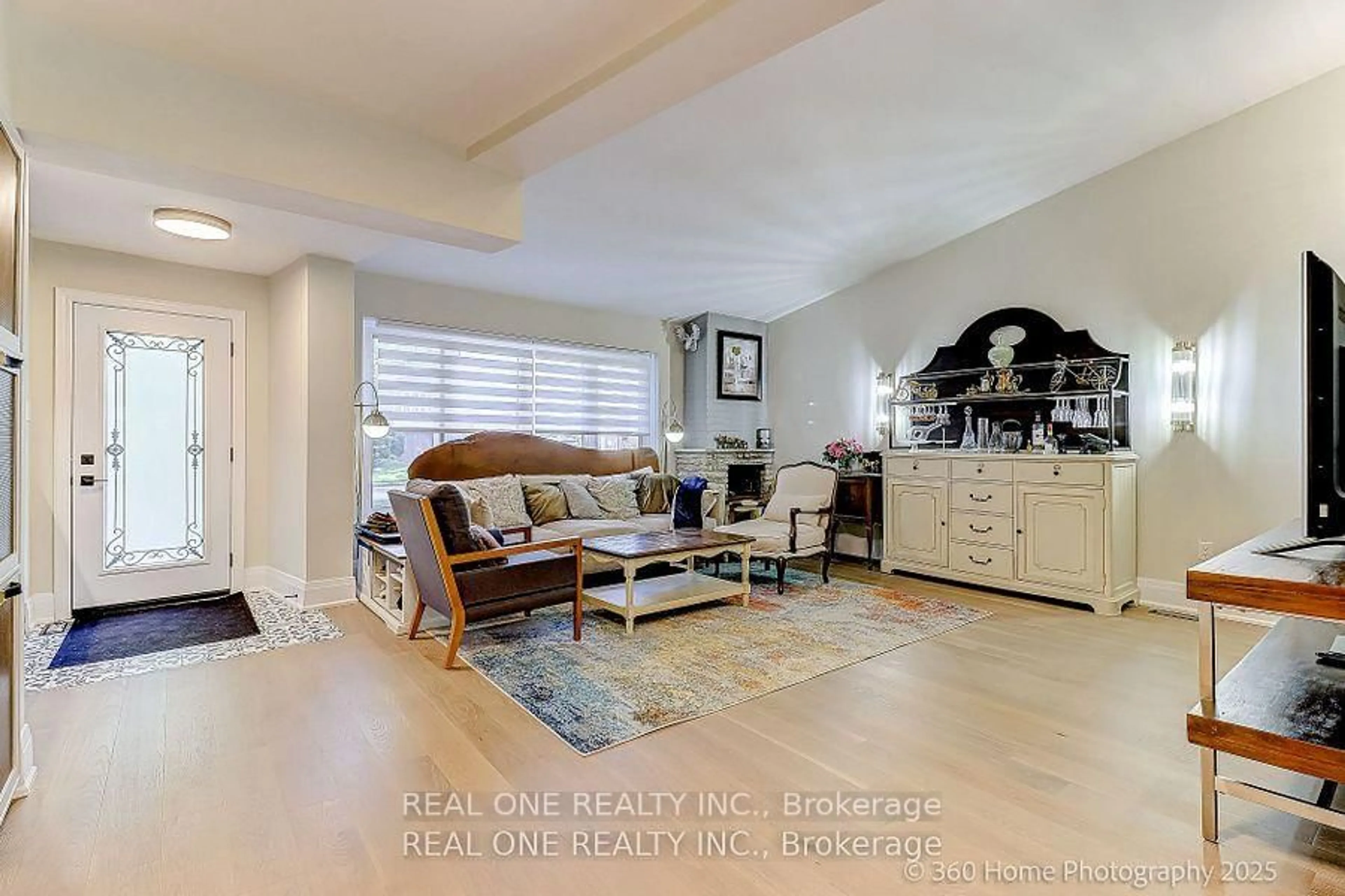 Living room with furniture, unknown for 10 North Hills Terr, Toronto Ontario M3C 1M6