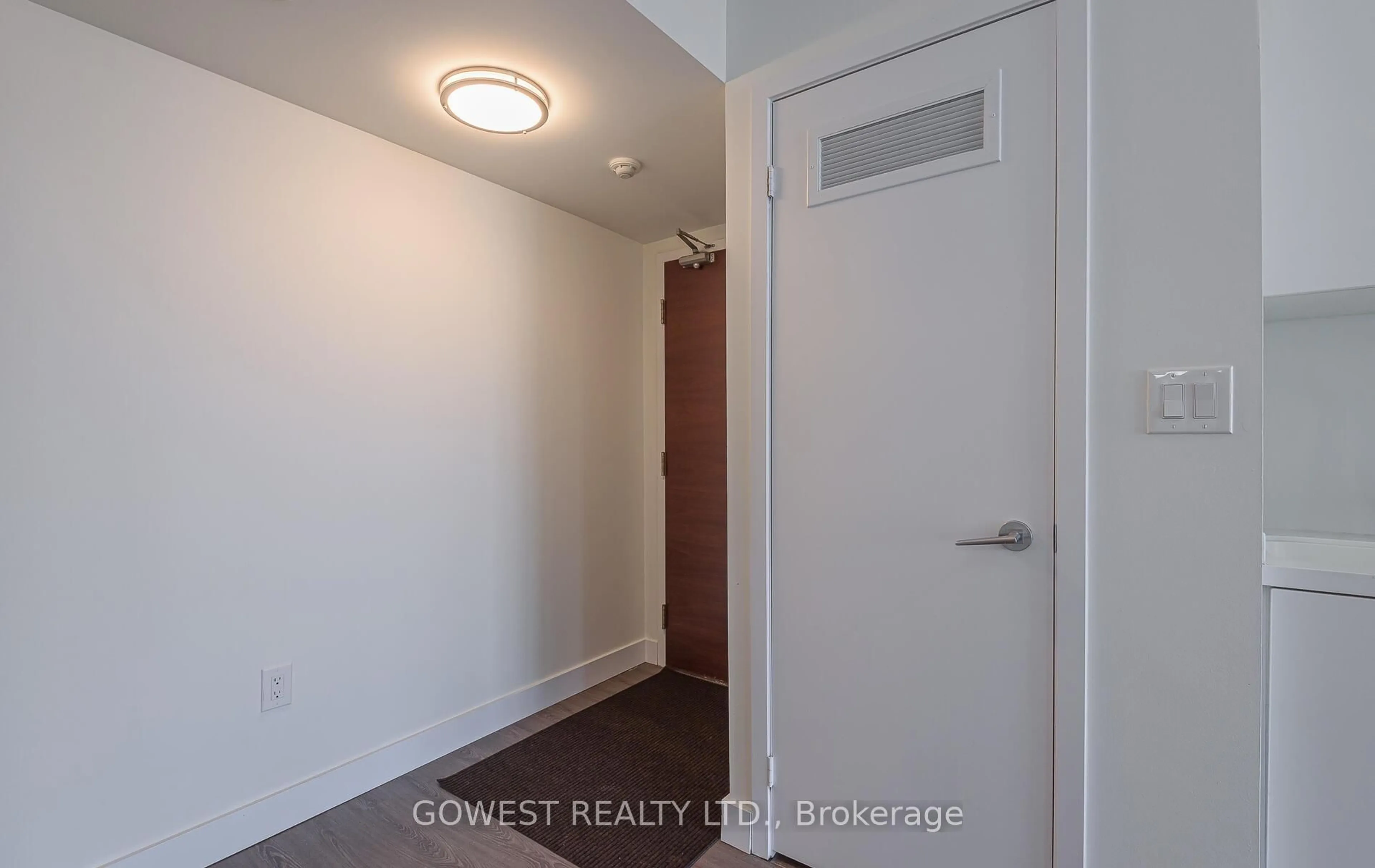 A pic of a room for 15 Iceboat Terr #2516, Toronto Ontario M5V 4A5