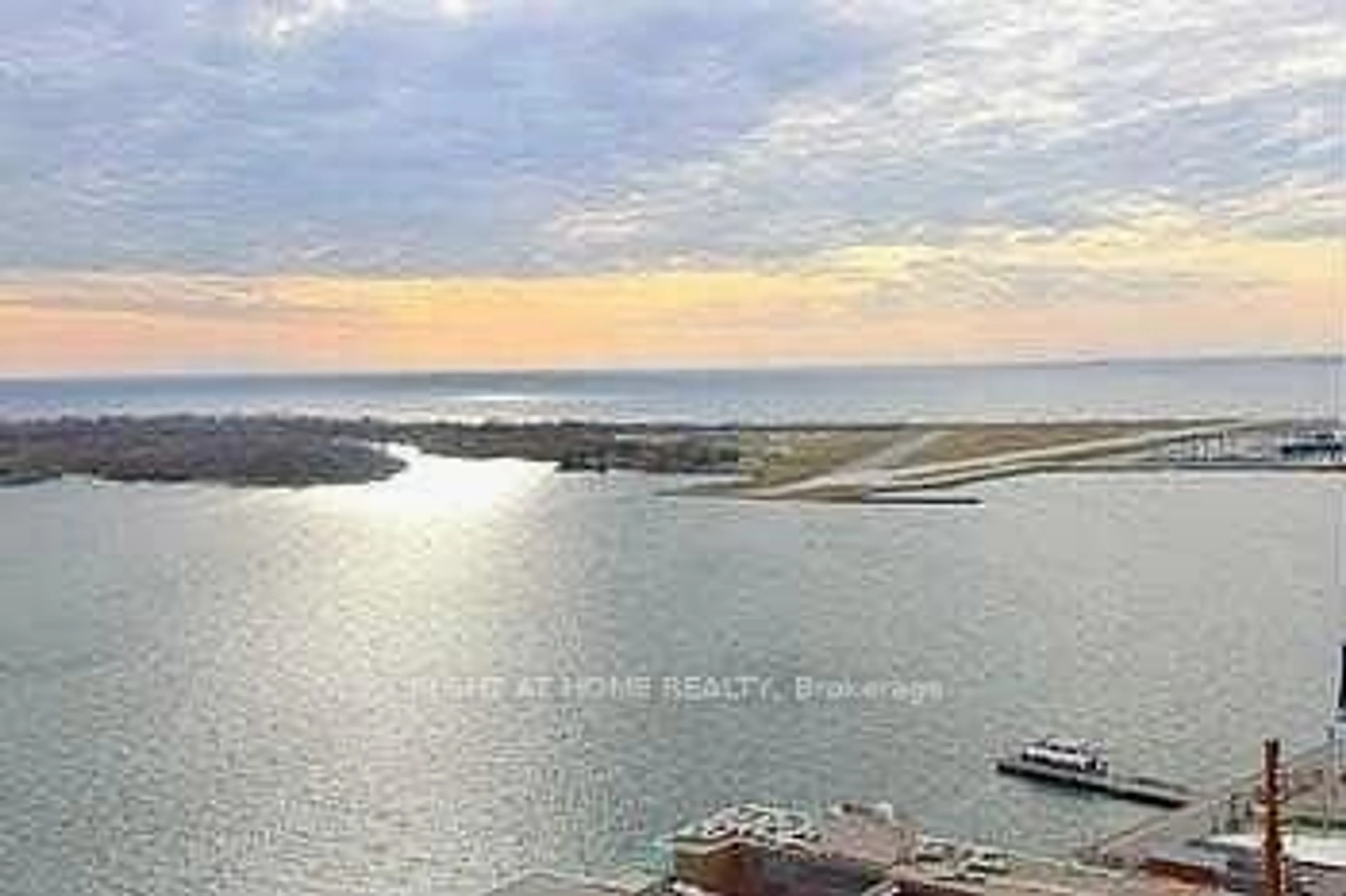 Blurry image for 77 Harbour Sq #3803, Toronto Ontario M5J 2S2