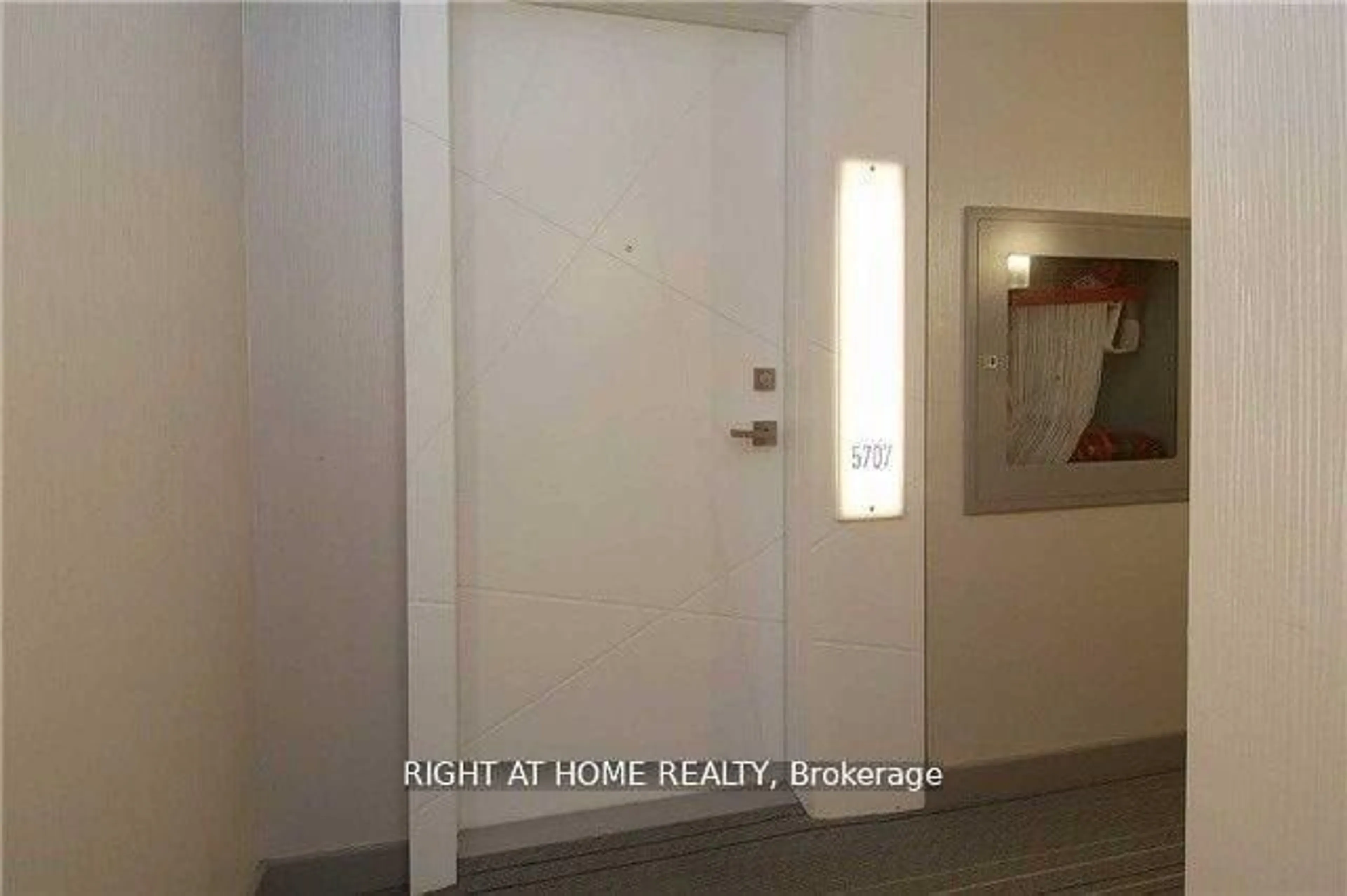 Unknown for 12 York St #5707, Toronto Ontario M5J 0A9