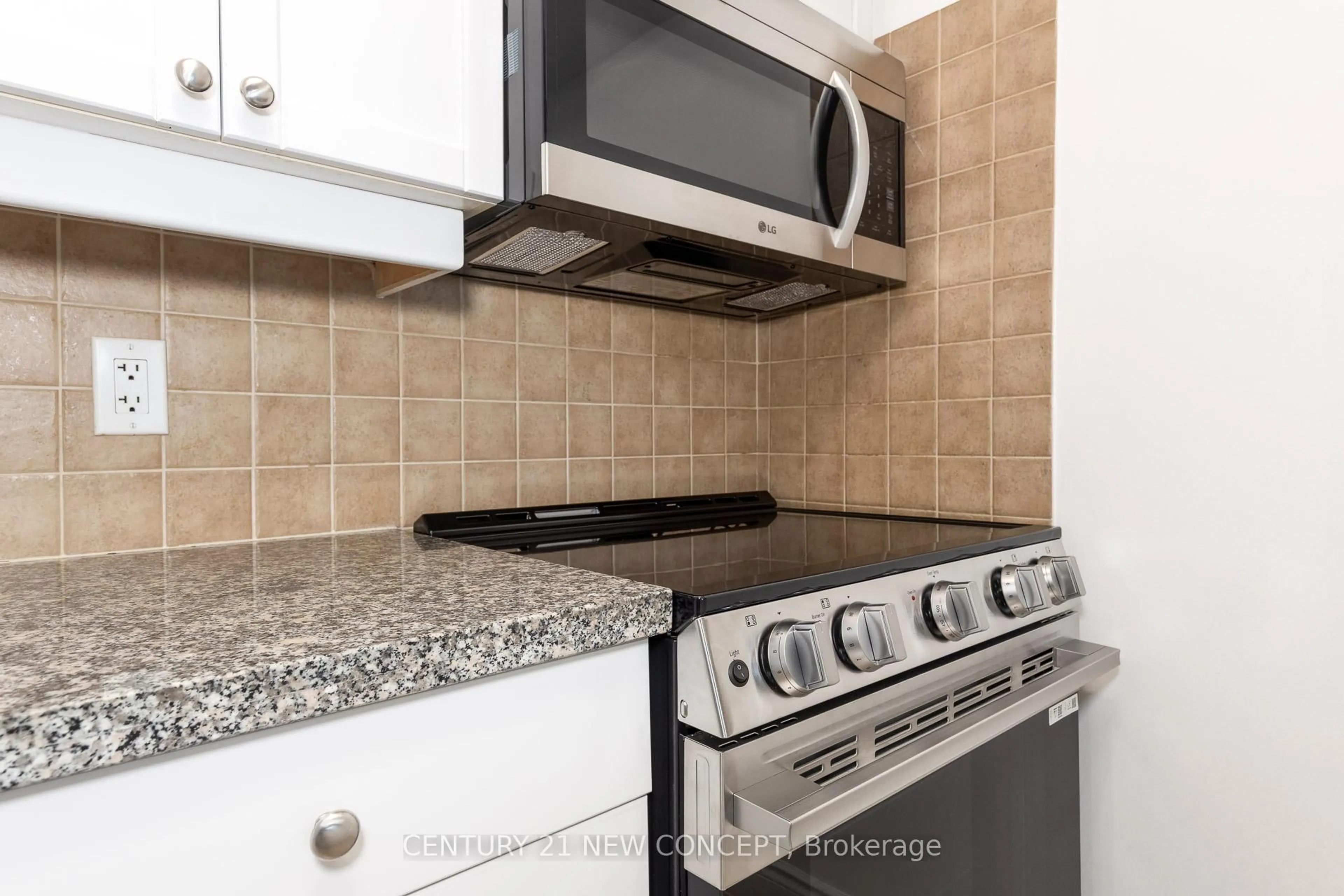 Standard kitchen, ceramic/tile floor for 15 Greenview Ave #1907, Toronto Ontario M2M 4M7