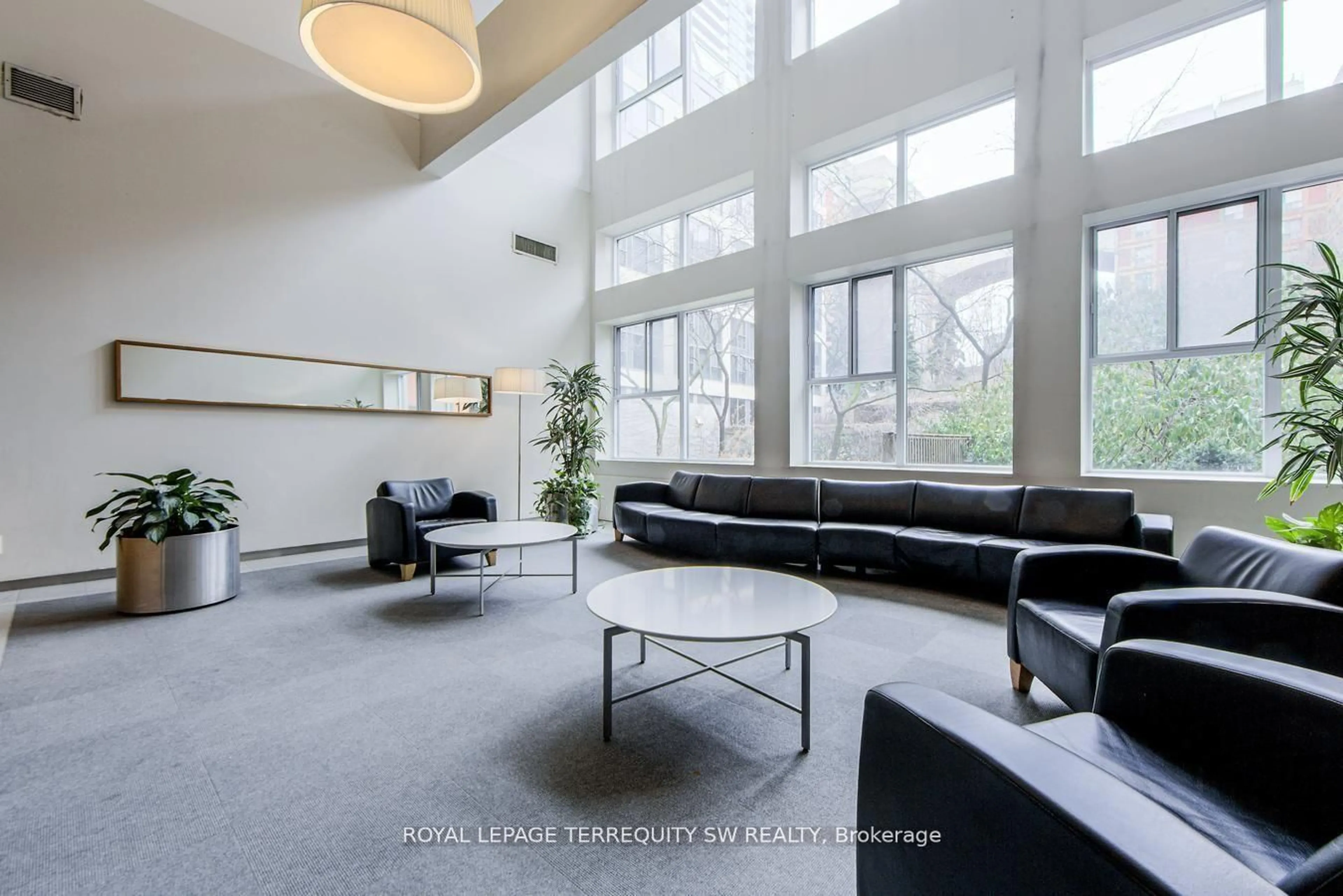 Unknown for 222 The Esplanade #933, Toronto Ontario M5A 4M8