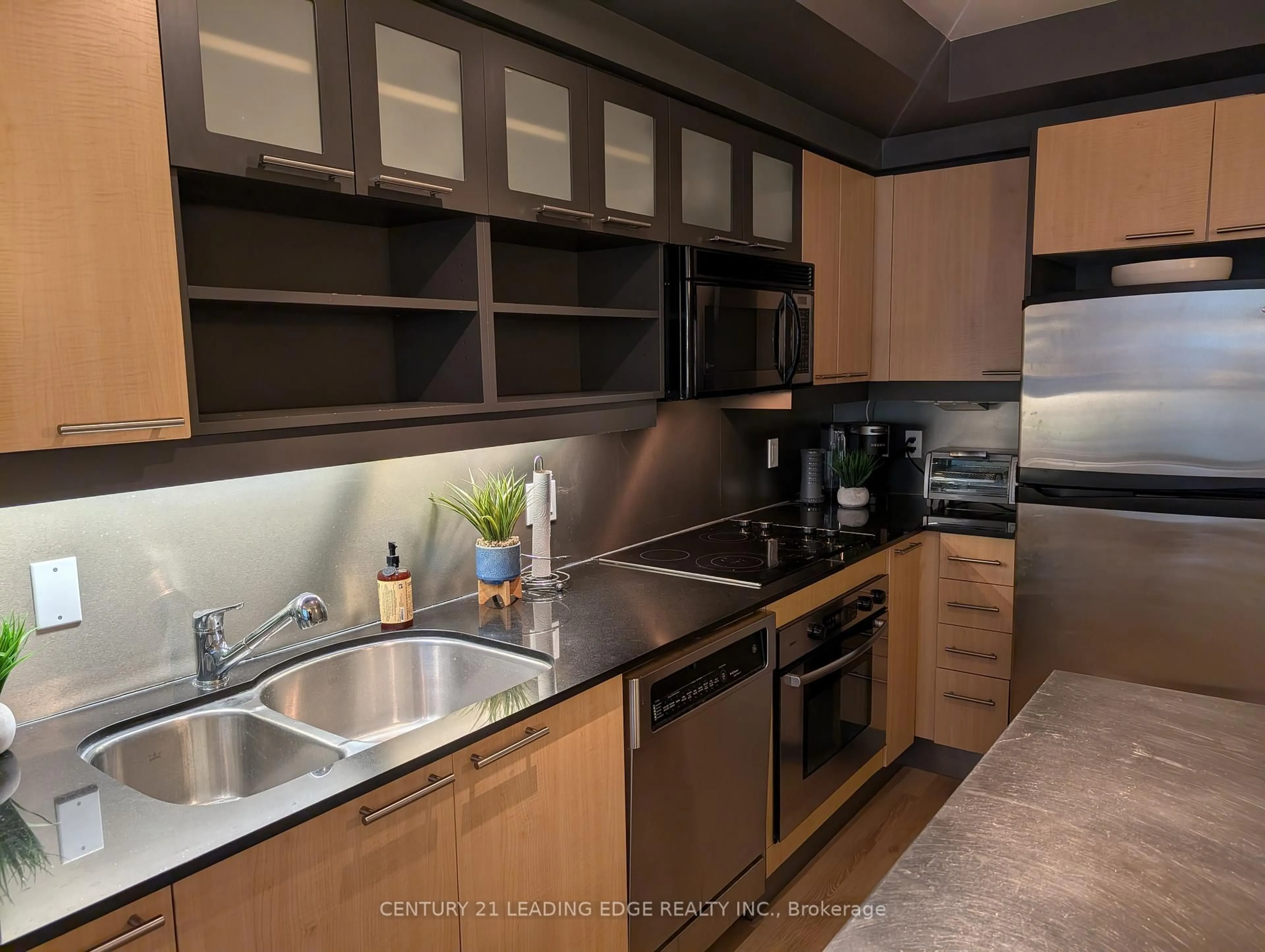 Unknown for 36 Blue Jays Way #723, Toronto Ontario M5V 3T3