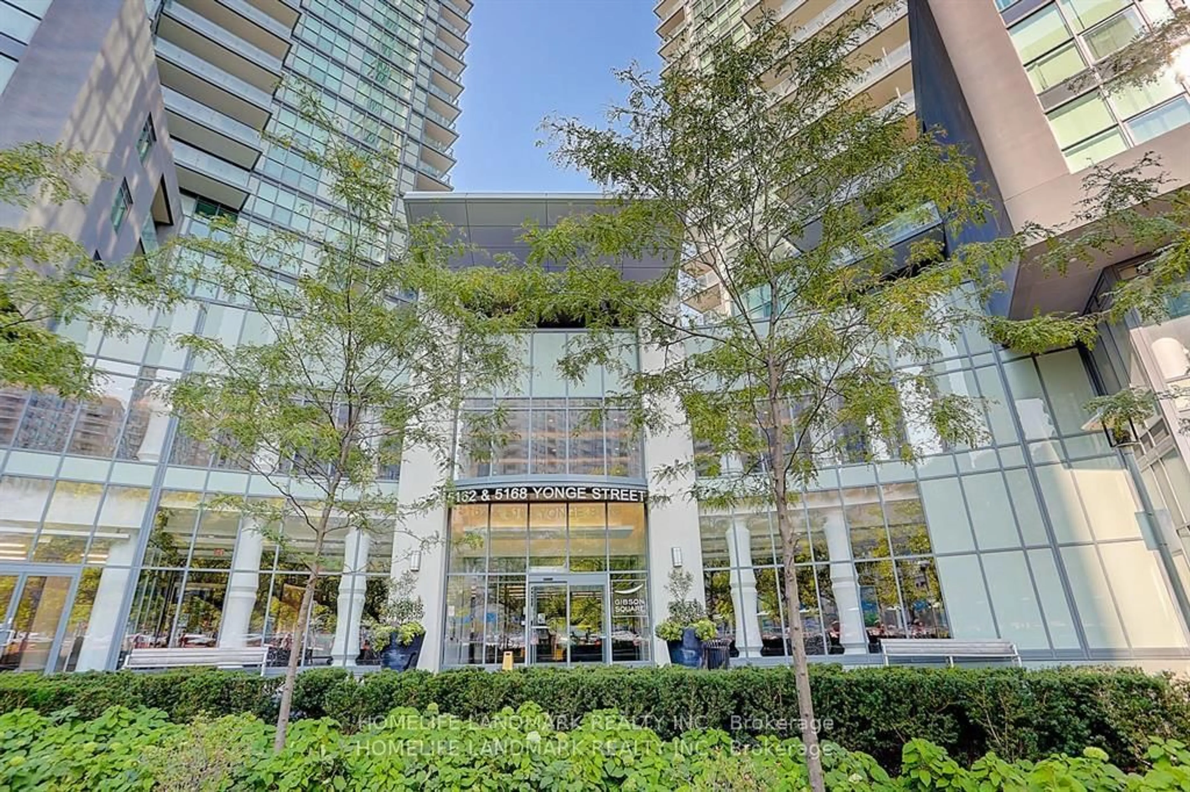 Indoor foyer for 5162 Yonge St #208, Toronto Ontario M2N 5P6