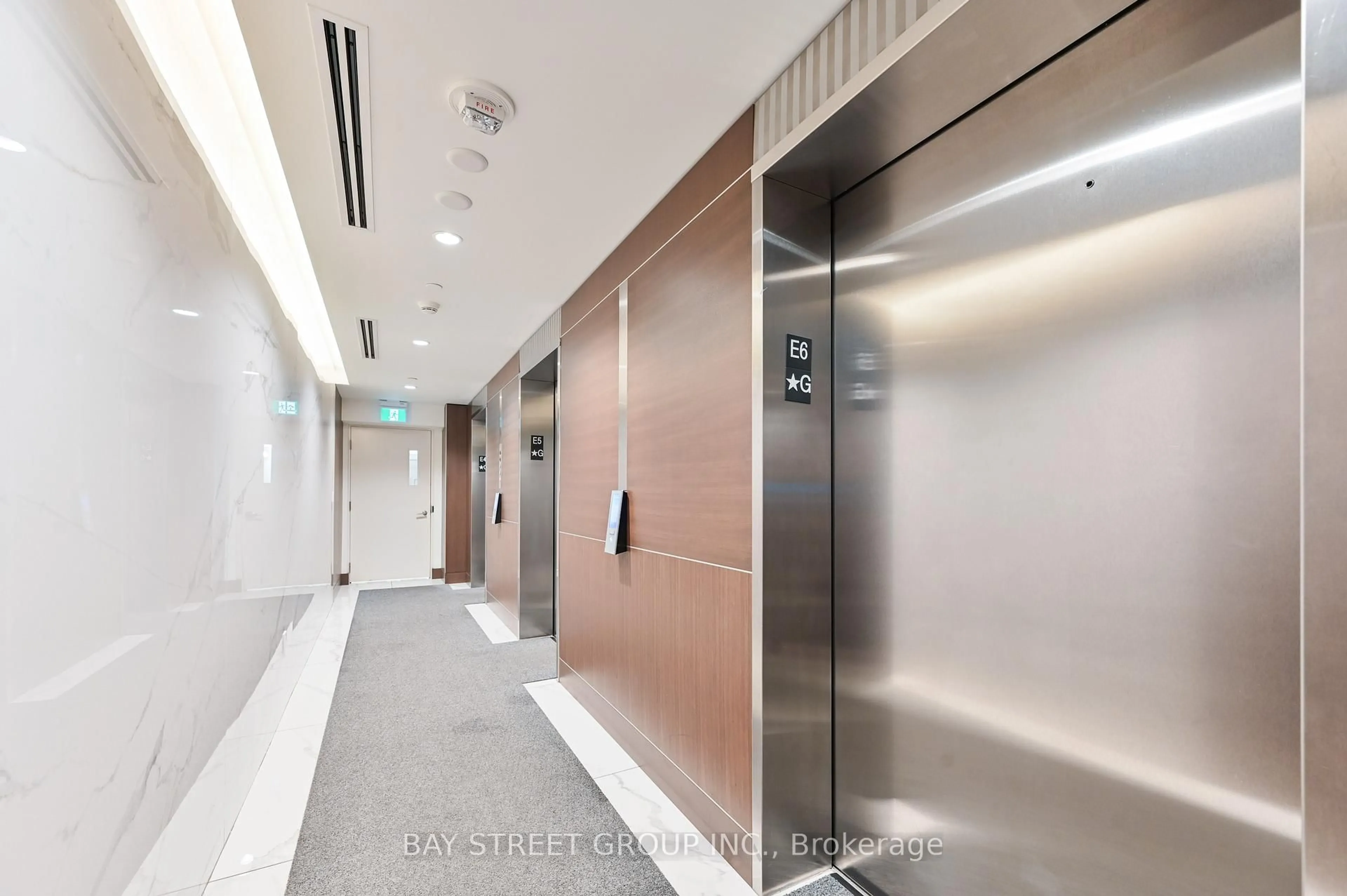 Indoor foyer for 85 McMahon Dr #Ph3808, Toronto Ontario M2K 0H1