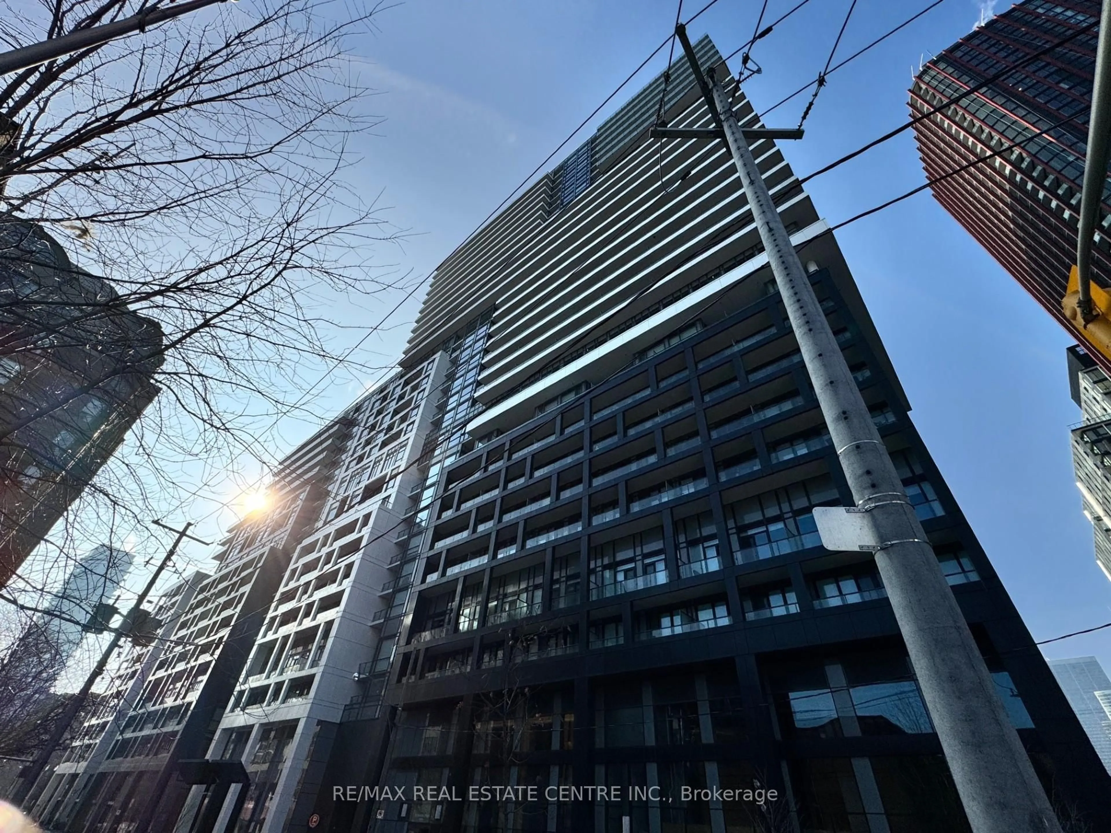 A pic from outside/outdoor area/front of a property/back of a property/a pic from drone, unknown for 70 Princess St #1925A, Toronto Ontario M5A 0X6