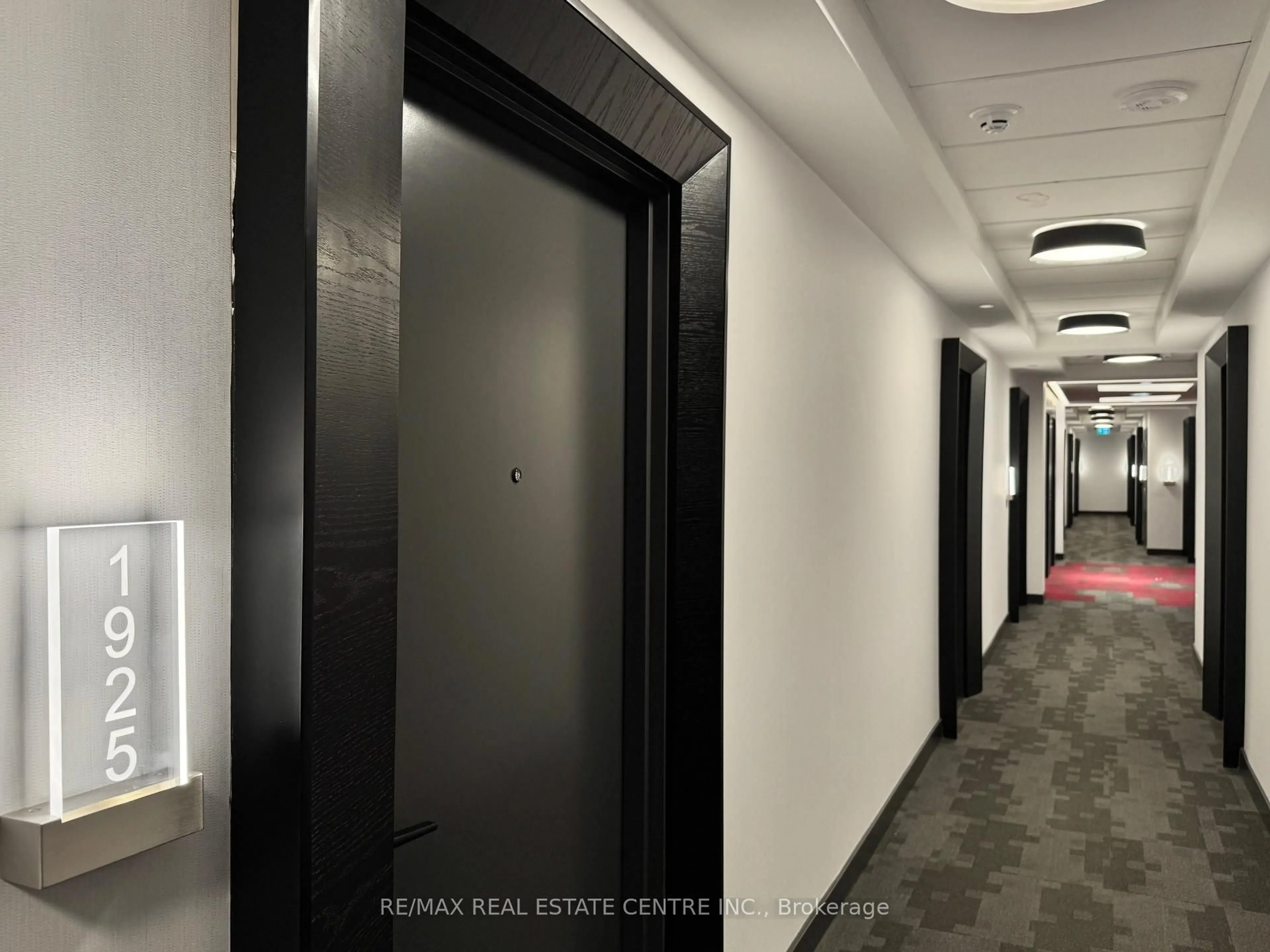 Indoor foyer for 70 Princess St #1925A, Toronto Ontario M5A 0X6